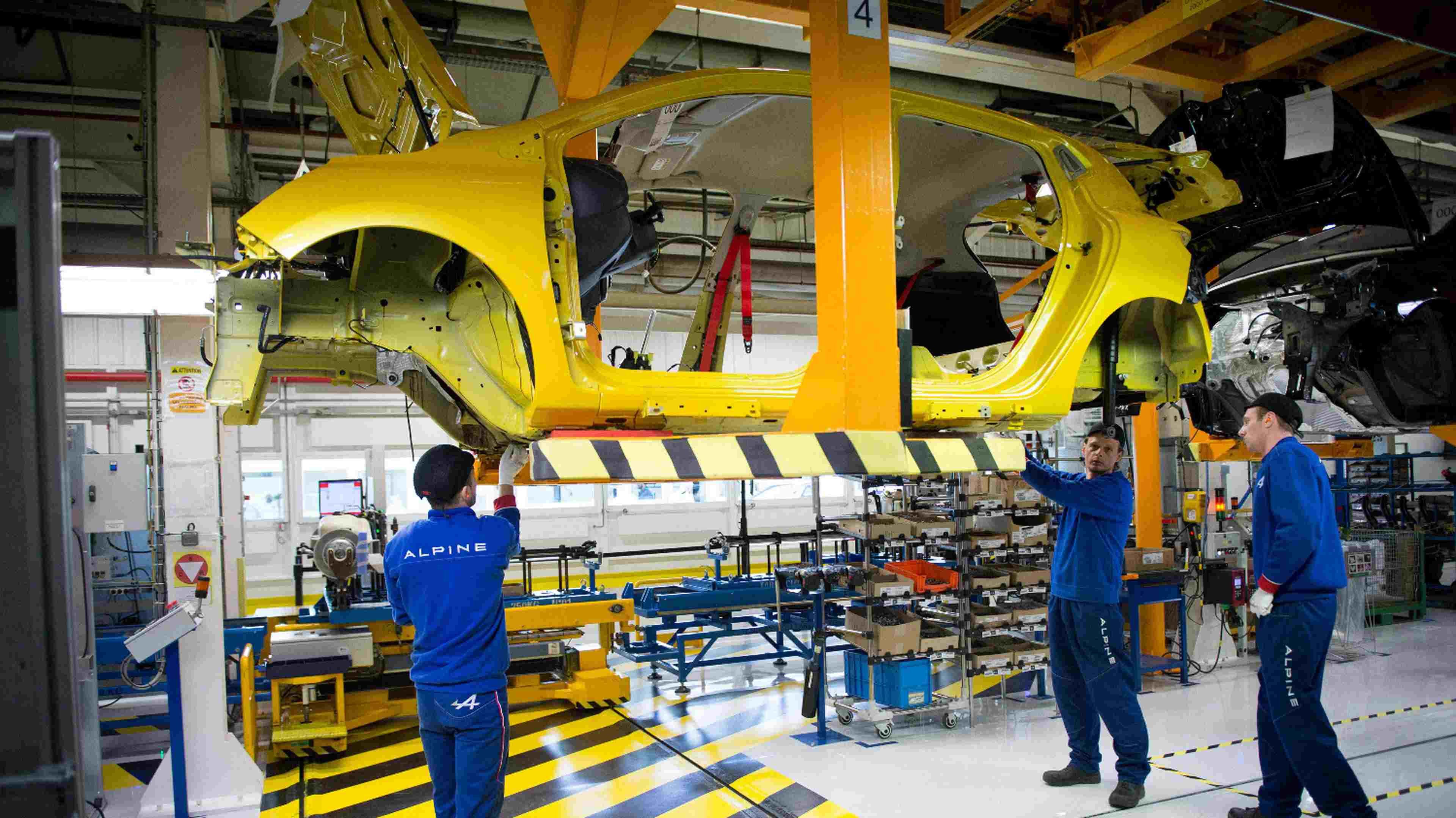 voitures-stellantis-renault-luca-de-meo-john-elkann