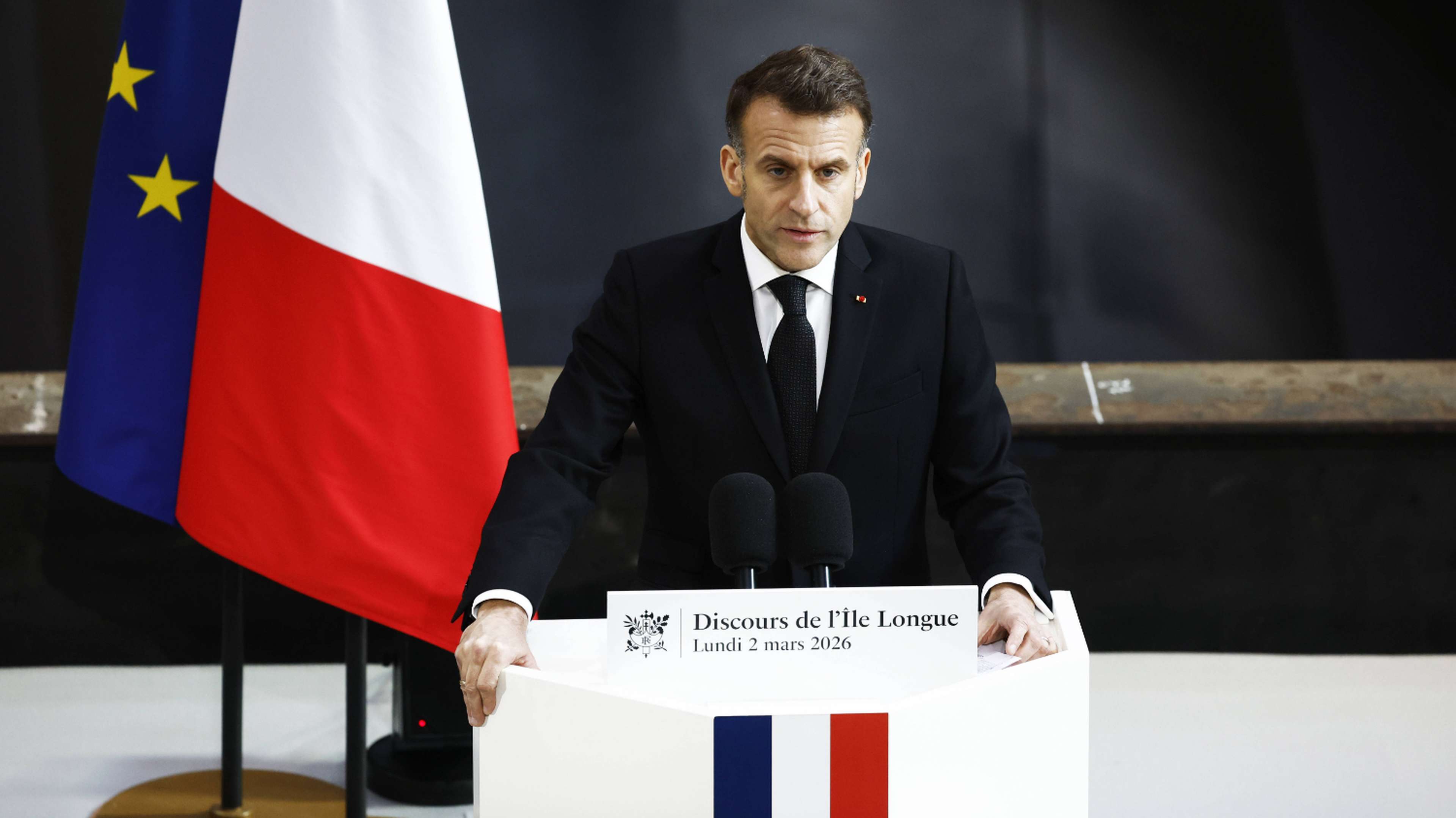 emmanuel-macron-dissuasion-nucleaire-tribune-democratie