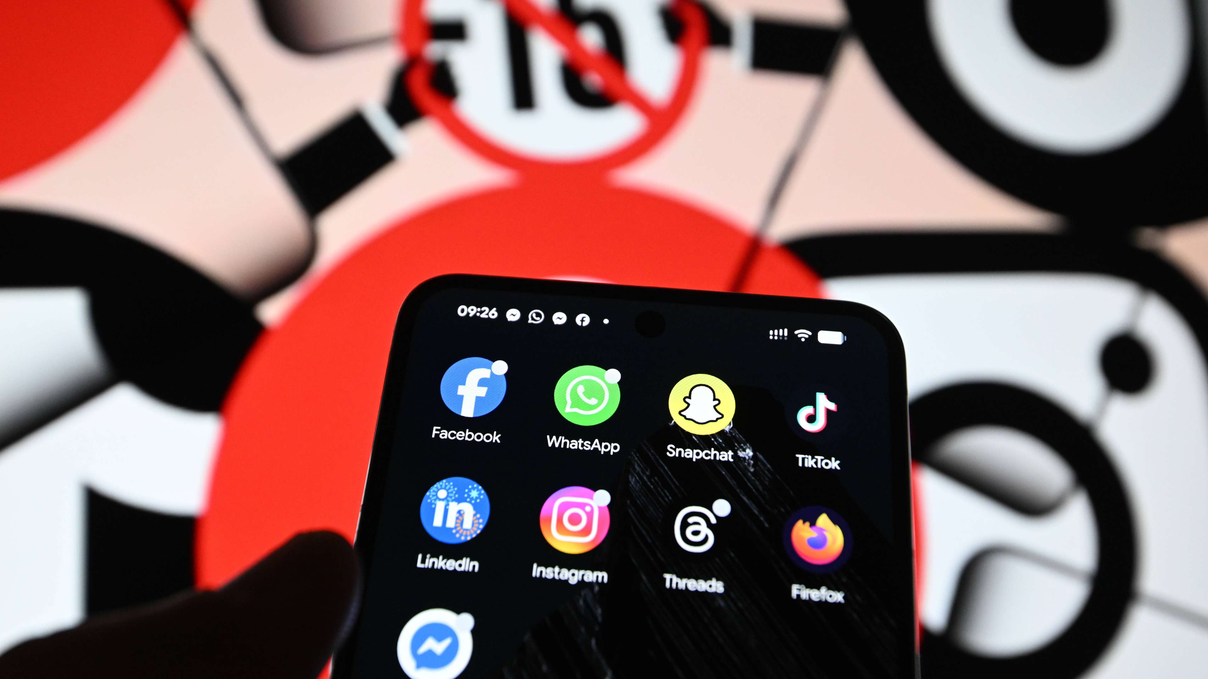 big-brother-reseaux-sociaux