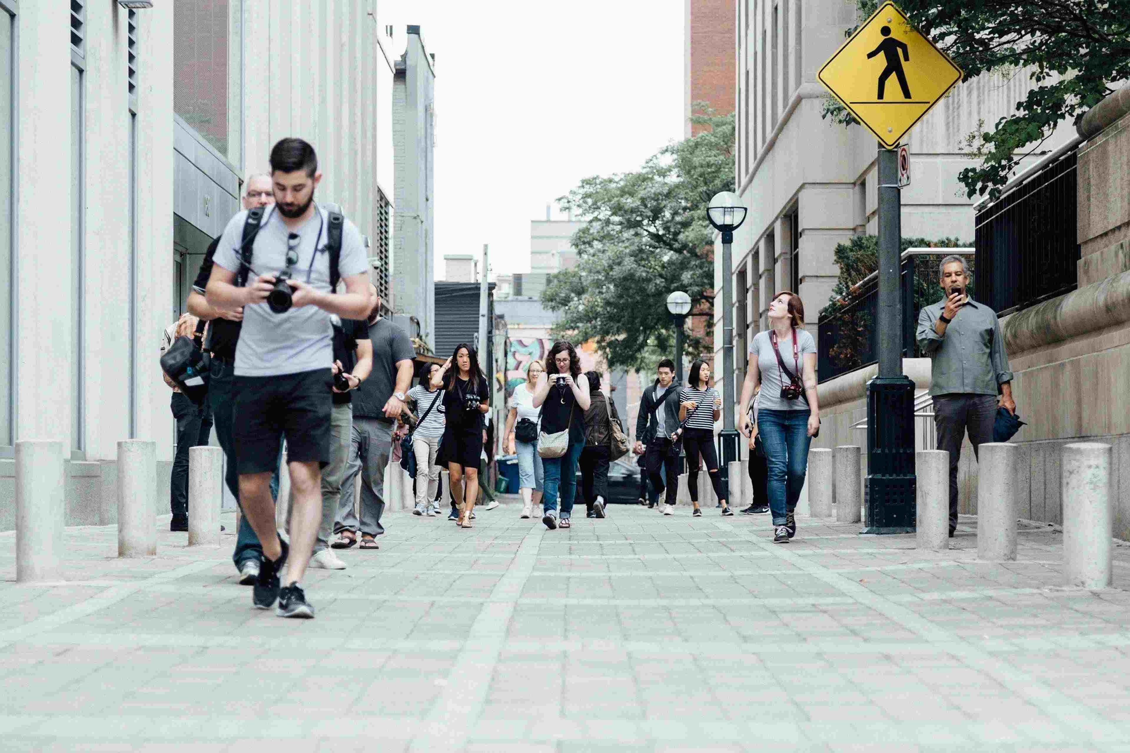 /2020/11/pedestrians-918471_1920