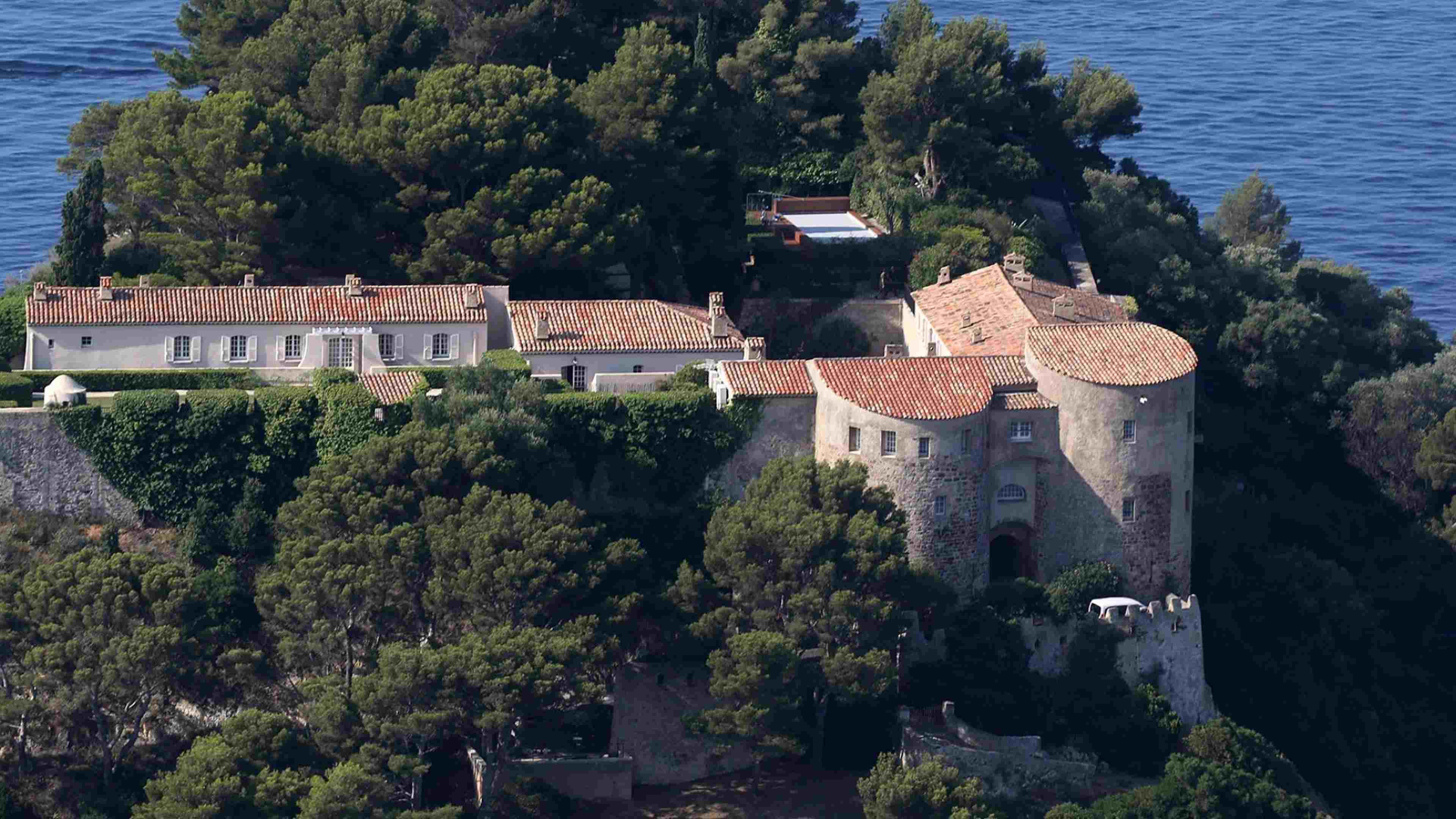 /2021/08/MACRON_BREGANCON