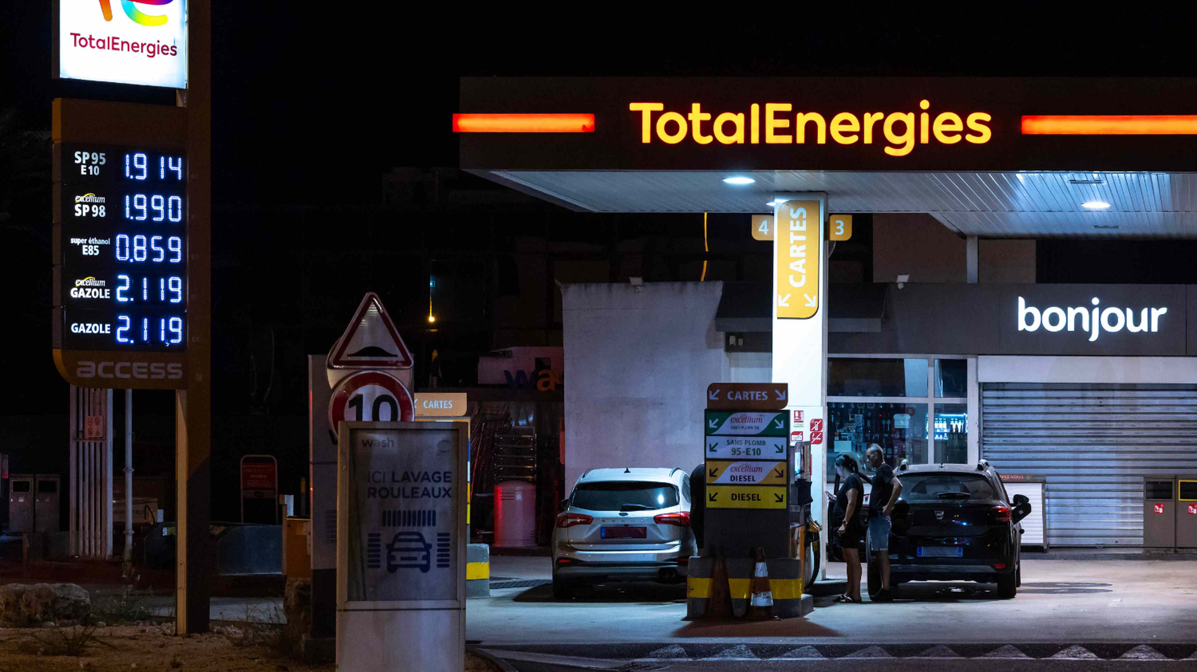 station-essence-envolee-prix-carburant-pauvrete