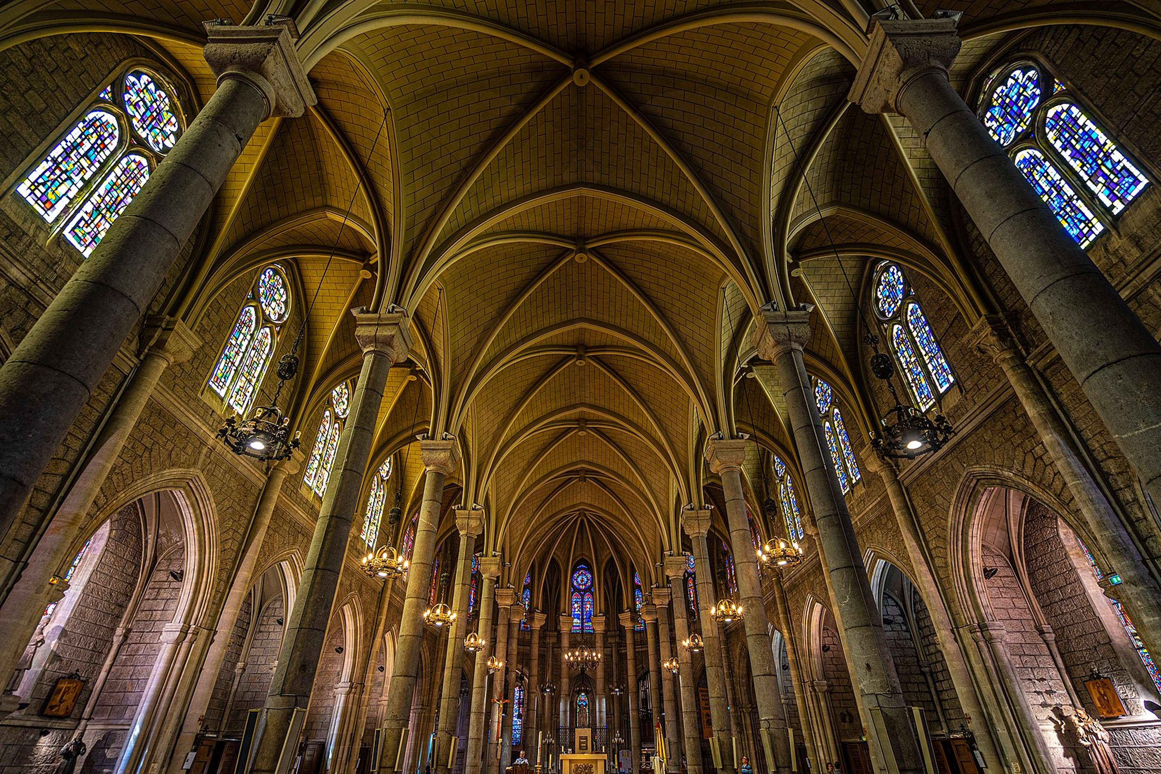 /2020/10/Basilique_Notre-Dame_de_Nice_inside_2019