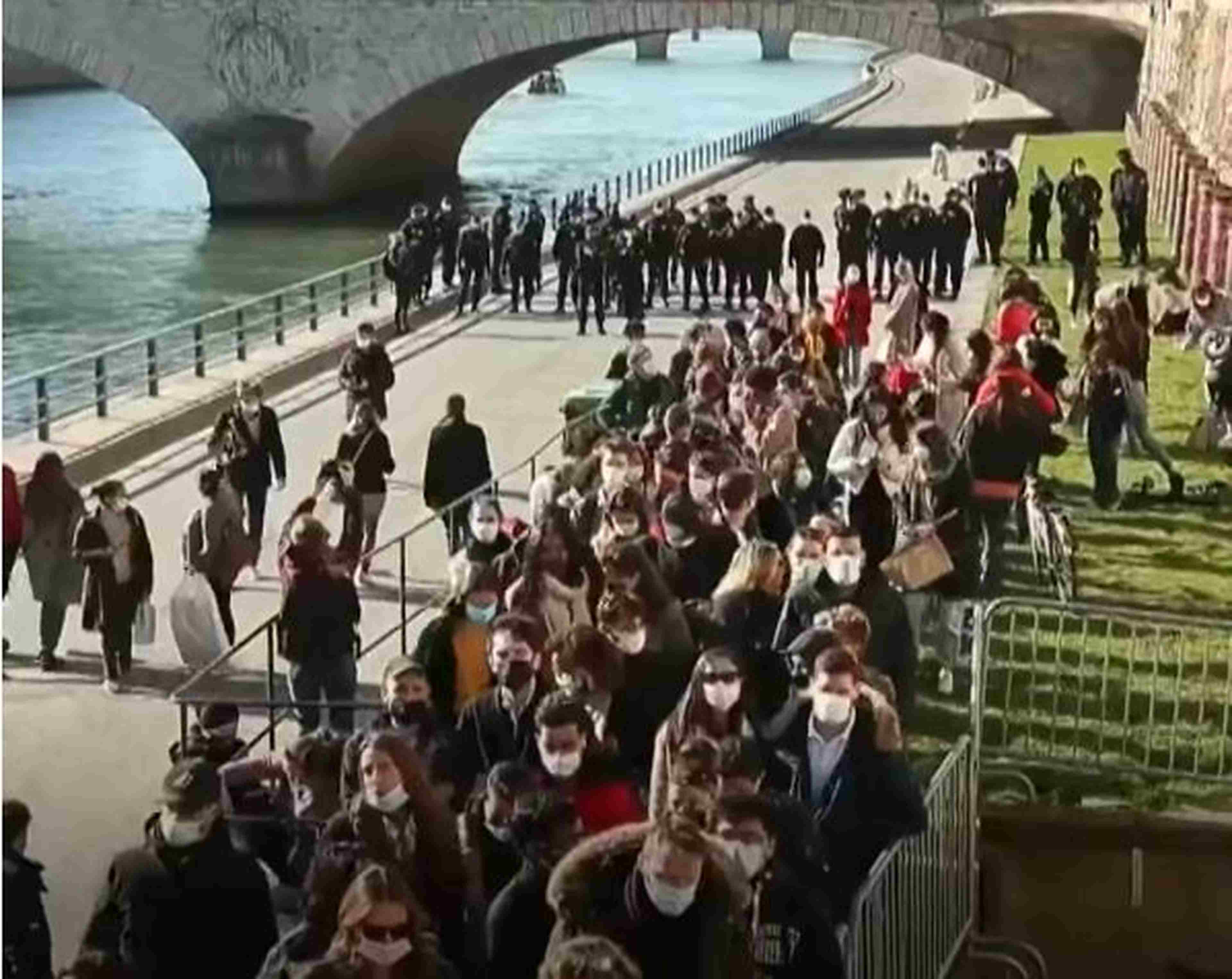 /2021/03/Paris police Covid