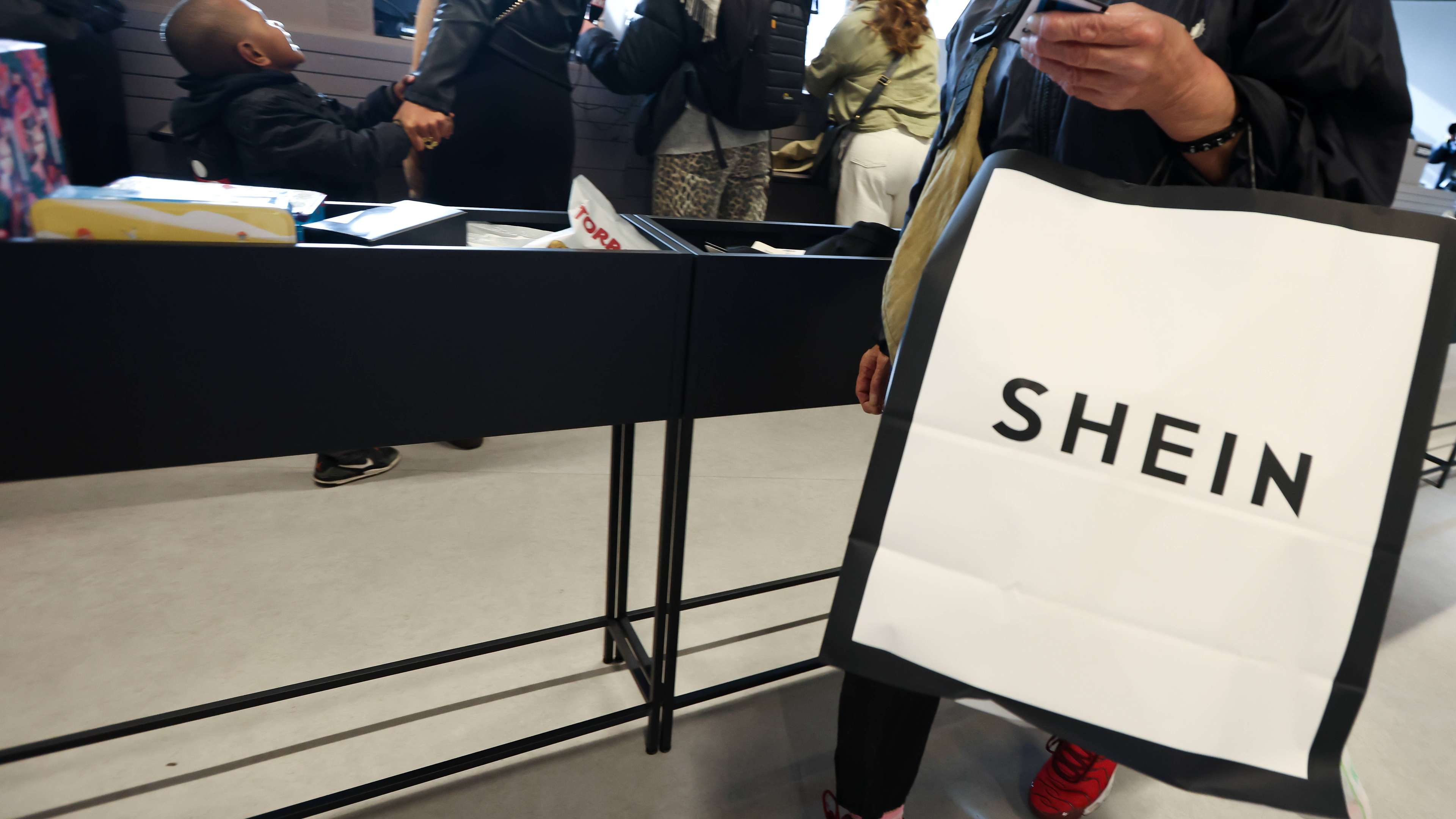 shein-scandale-economie-poupee-pedopornographie