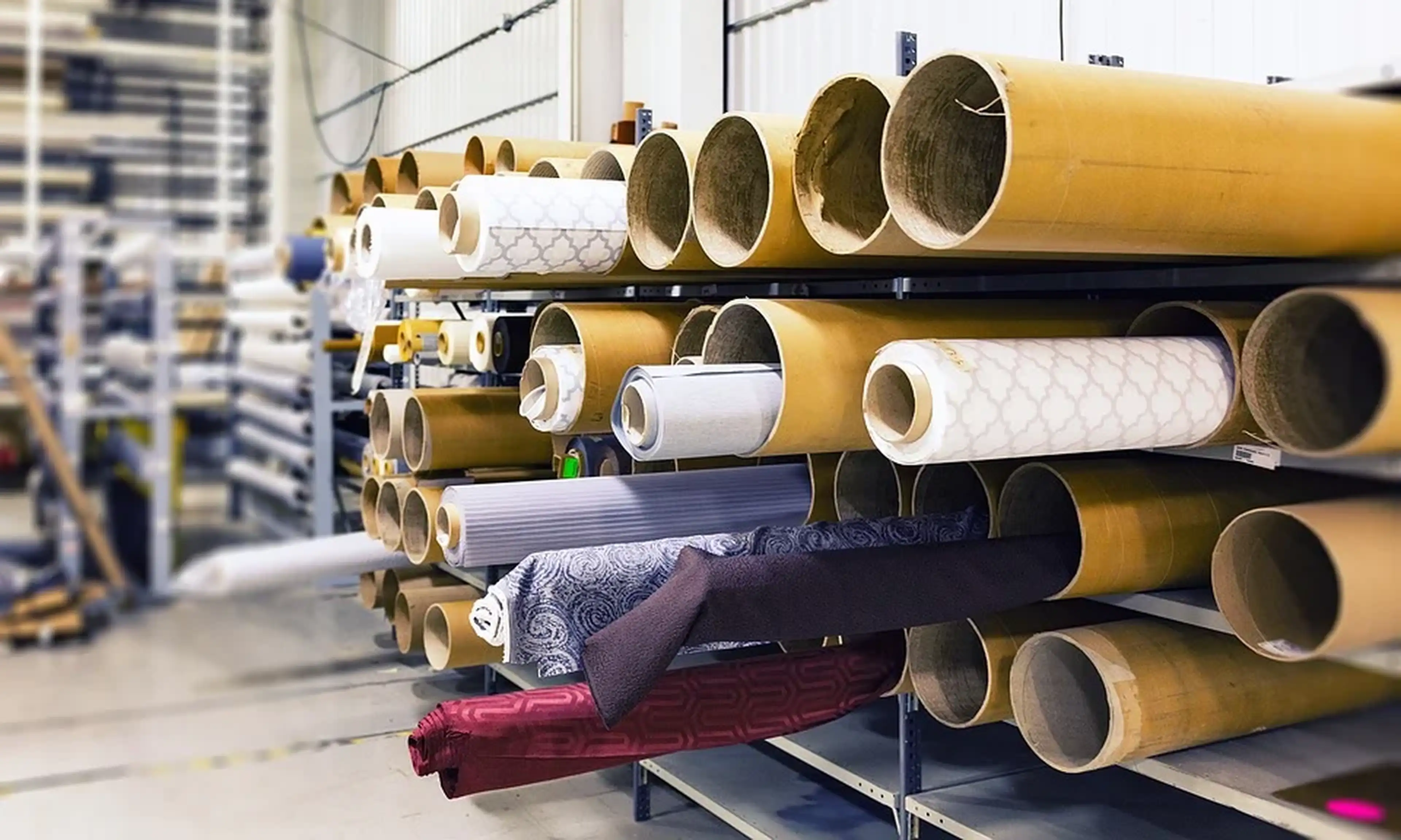 /2020/08/rolls-of-fabric-1767504_960_720
