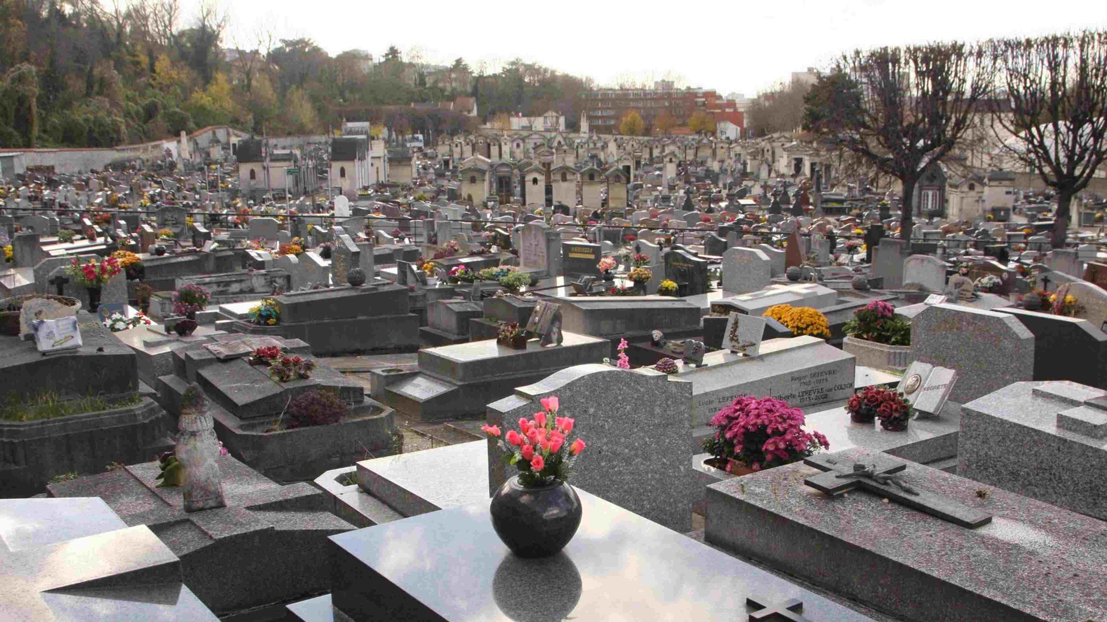 /2023/06/Cimetiere-Pantin-exhumations-illegales