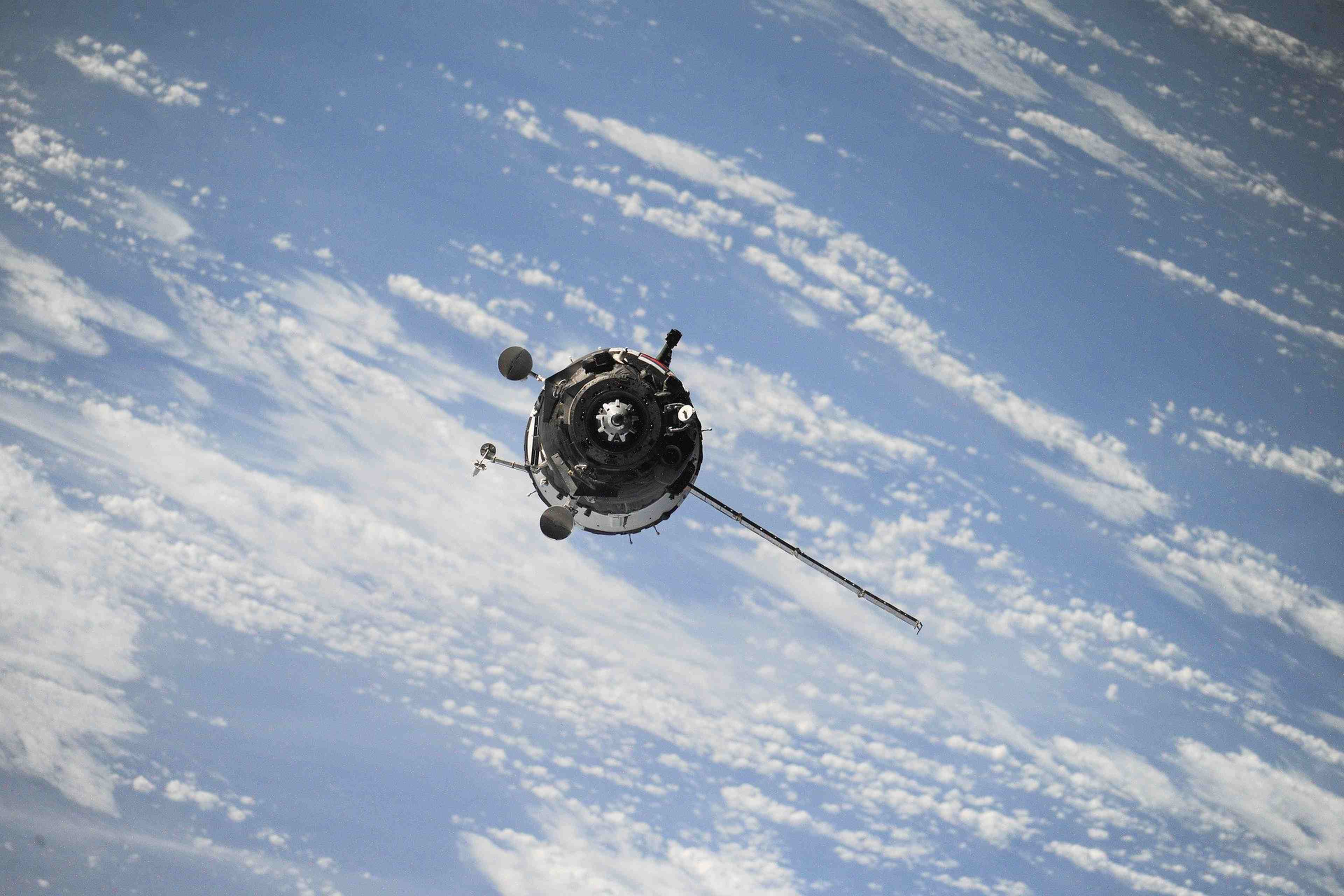 /2020/07/satellite-1030782_1920