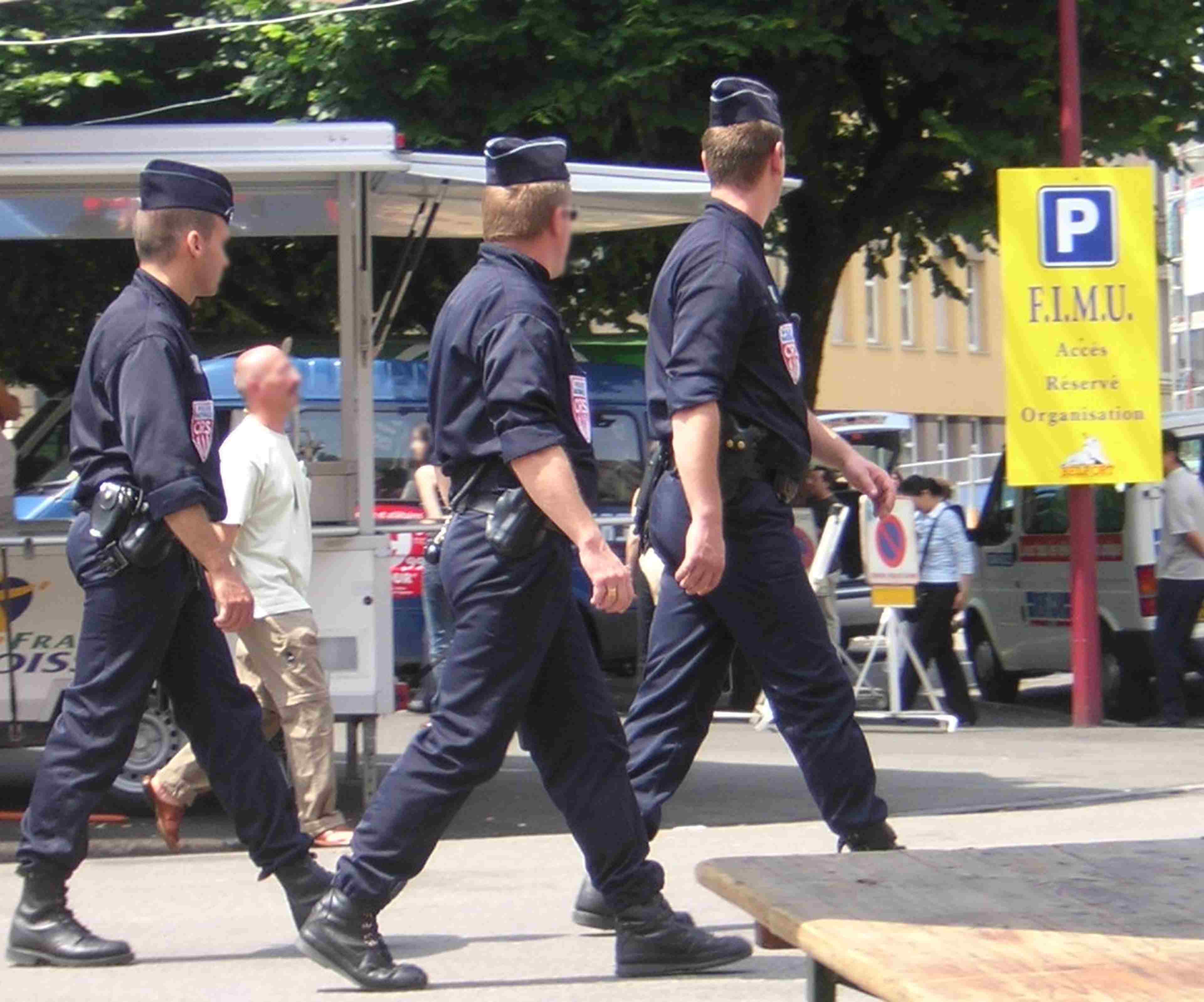 /2021/02/CRS_(Police_française)