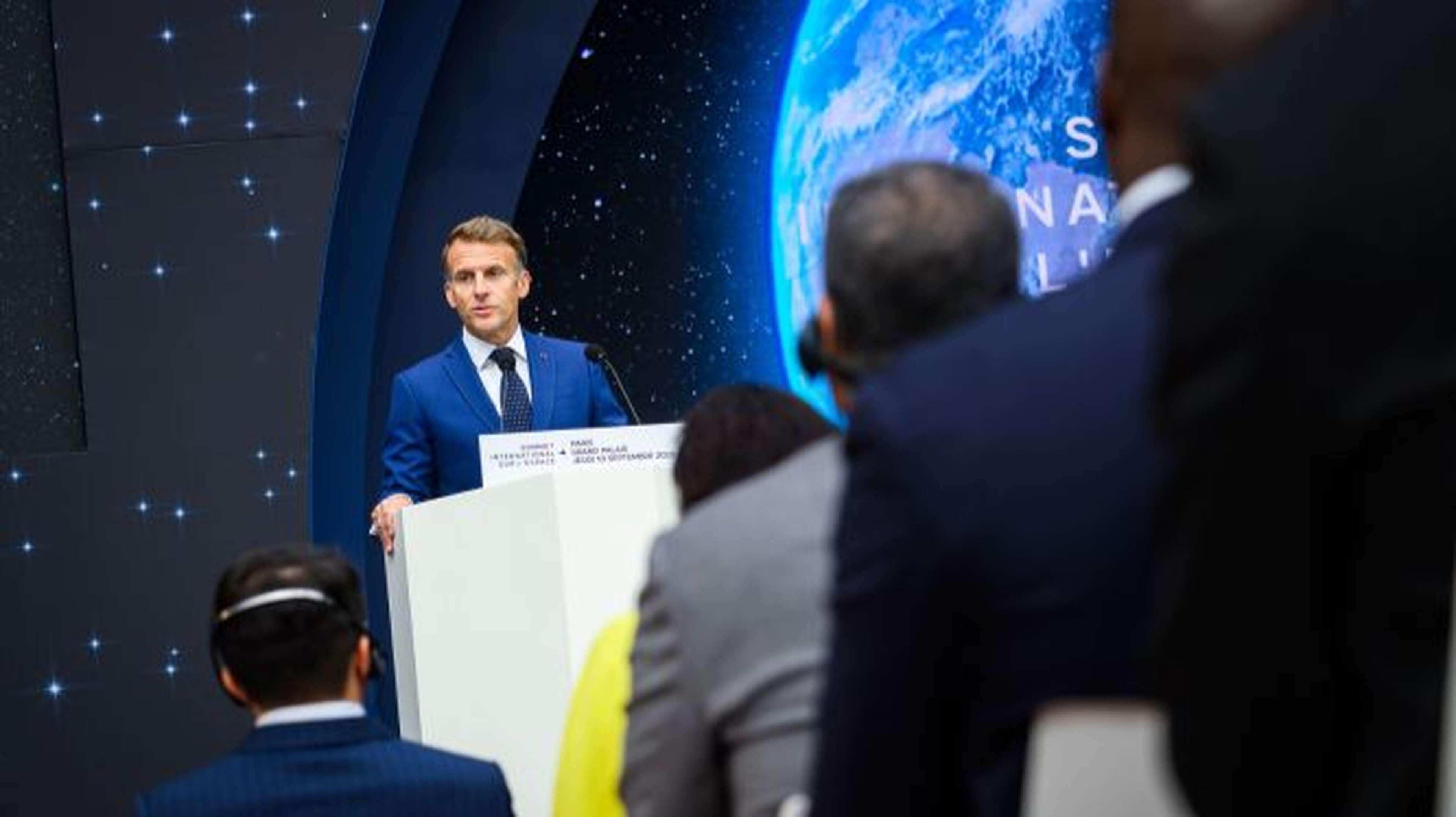 bromo-spatial-espace-macron-von-der-leyen