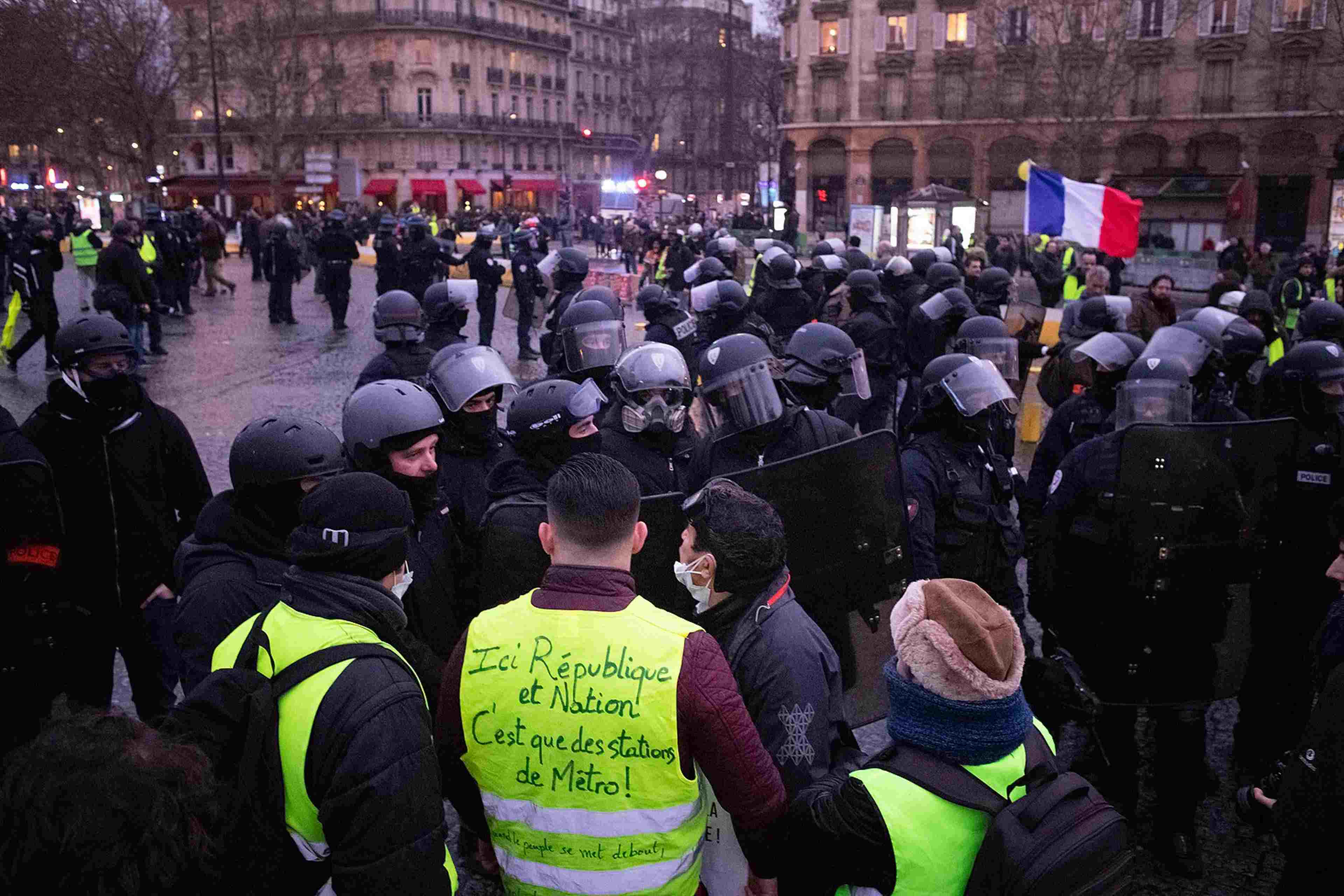 /2020/09/1599px-Gilets_Jaunes,_acte_XI_(46166441534)