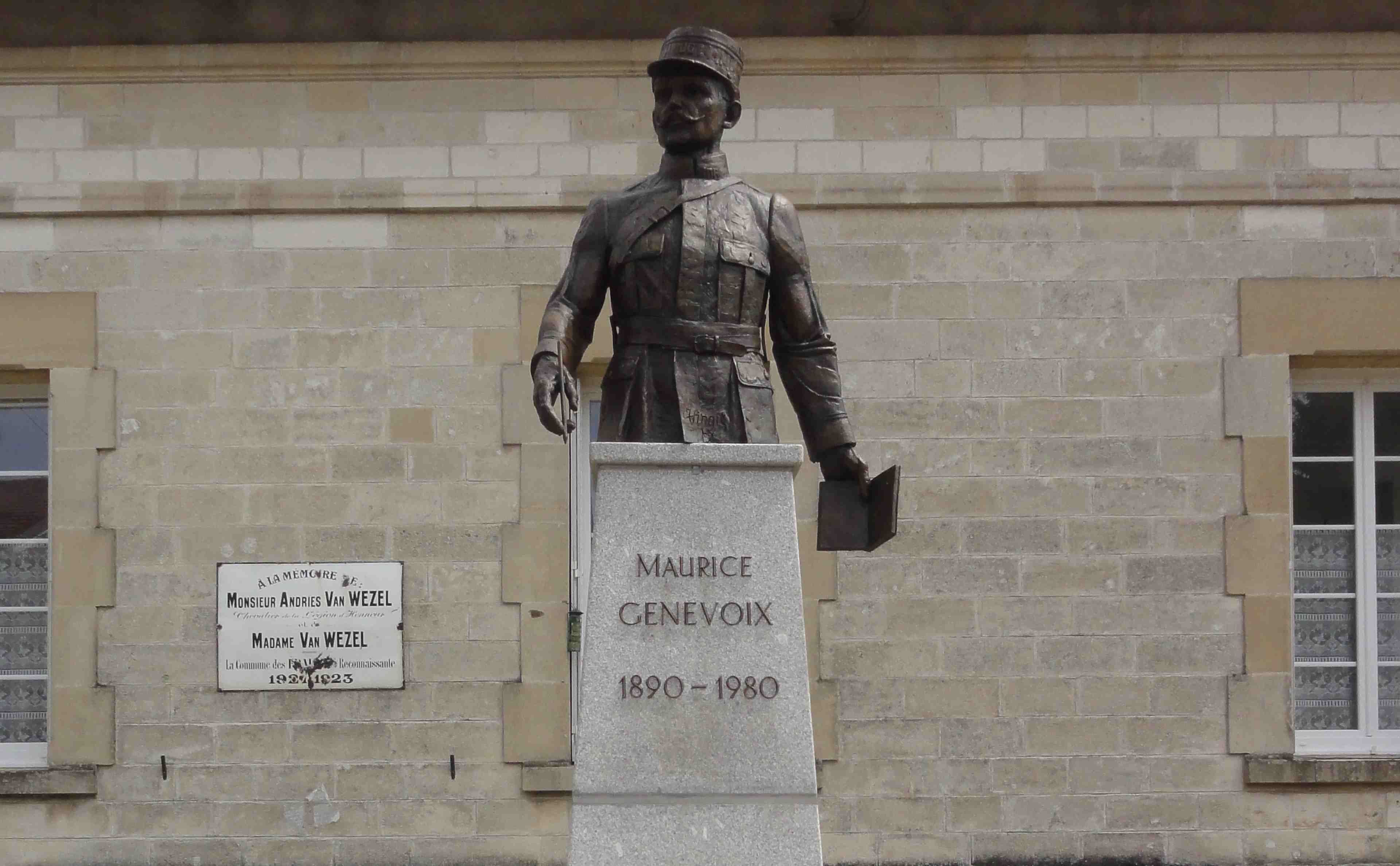 /2020/11/Les_Éparges_(Meuse)_Statue-buste_Maurice_Génevoix