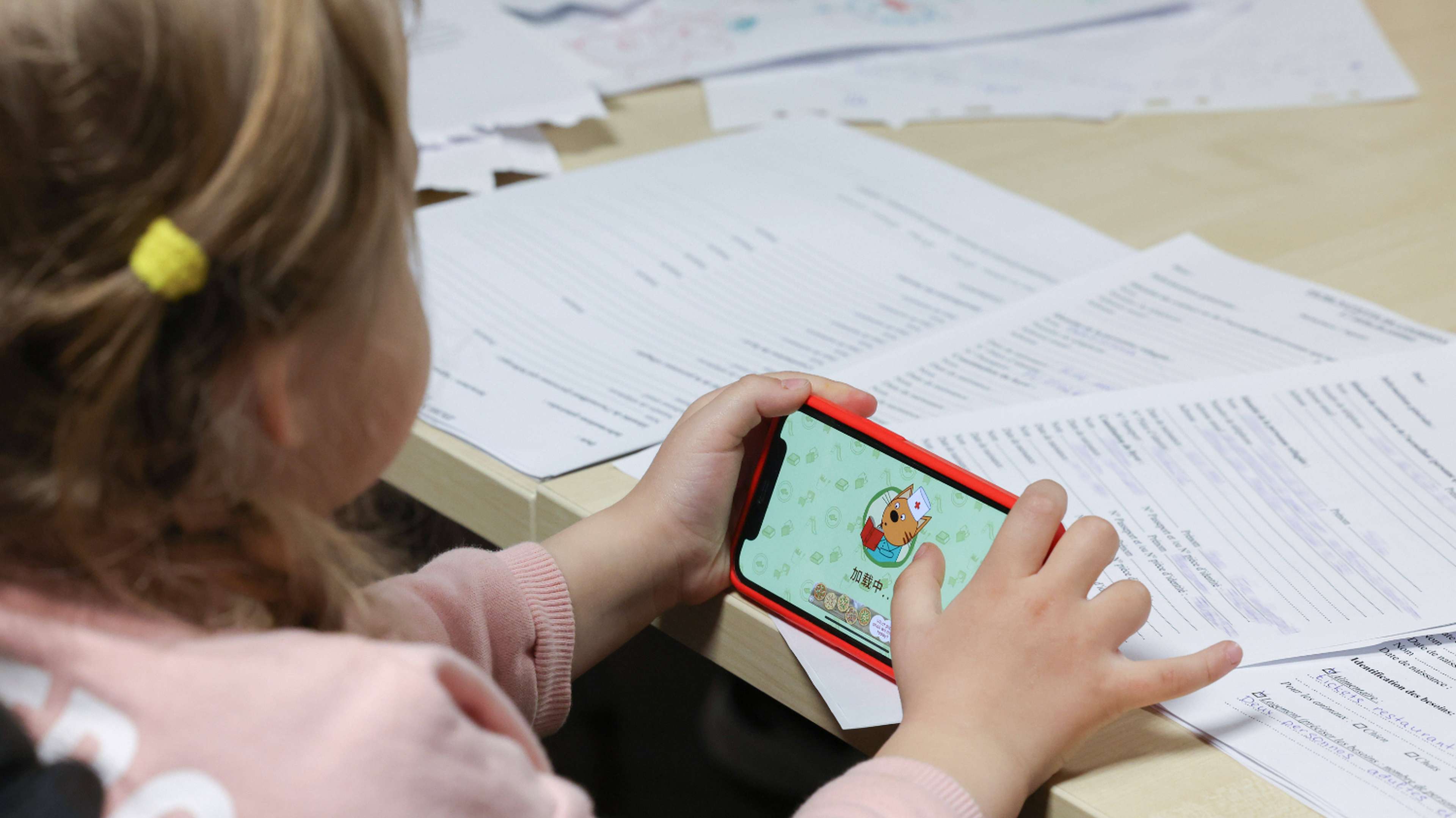 interdiction-reseaux-sociaux-mineurs-moins-de-quinze-ans-assemblee-nationale-emmanuel-macron