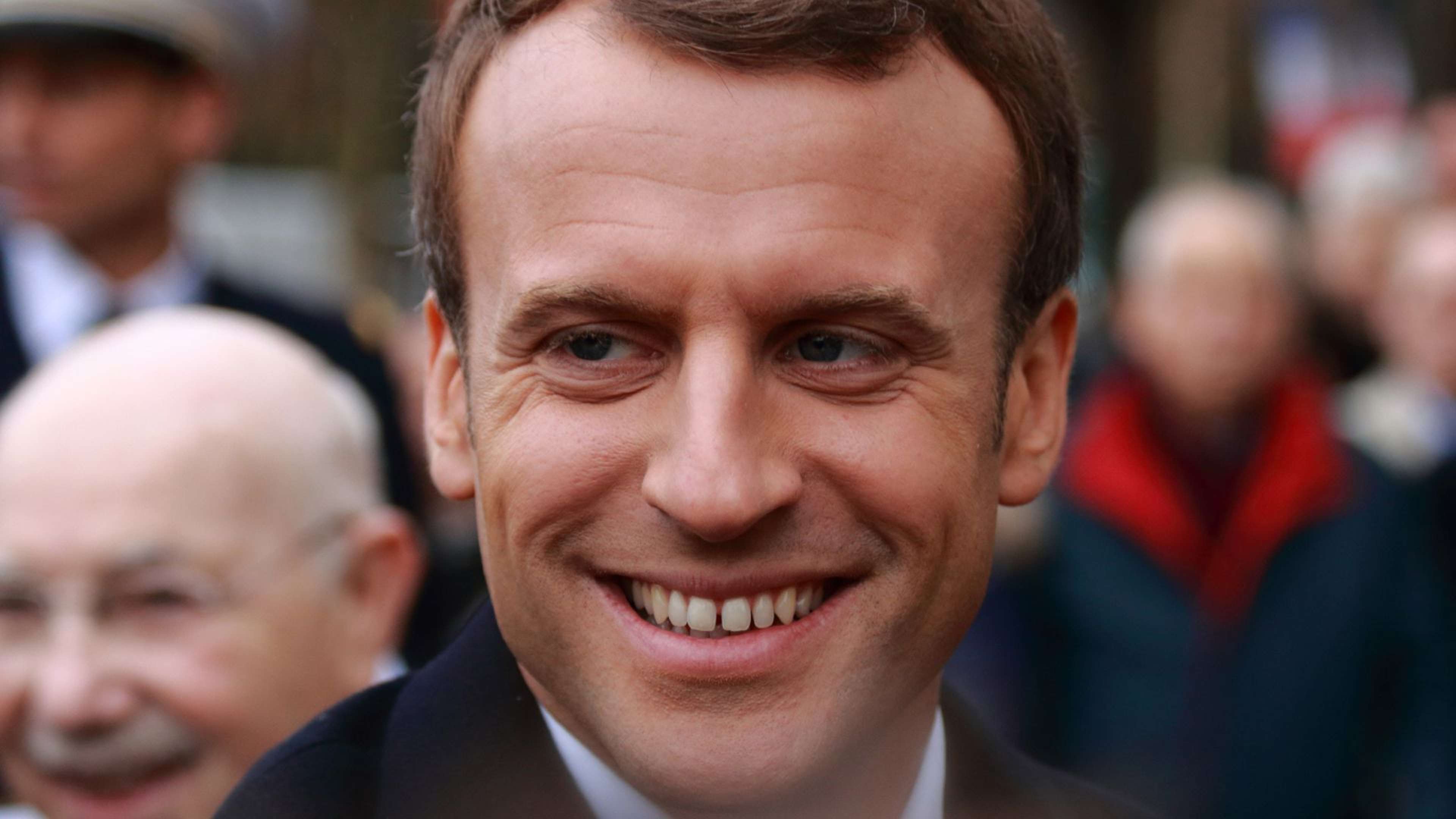 /2022/07/emmanuel-macron (1)_2