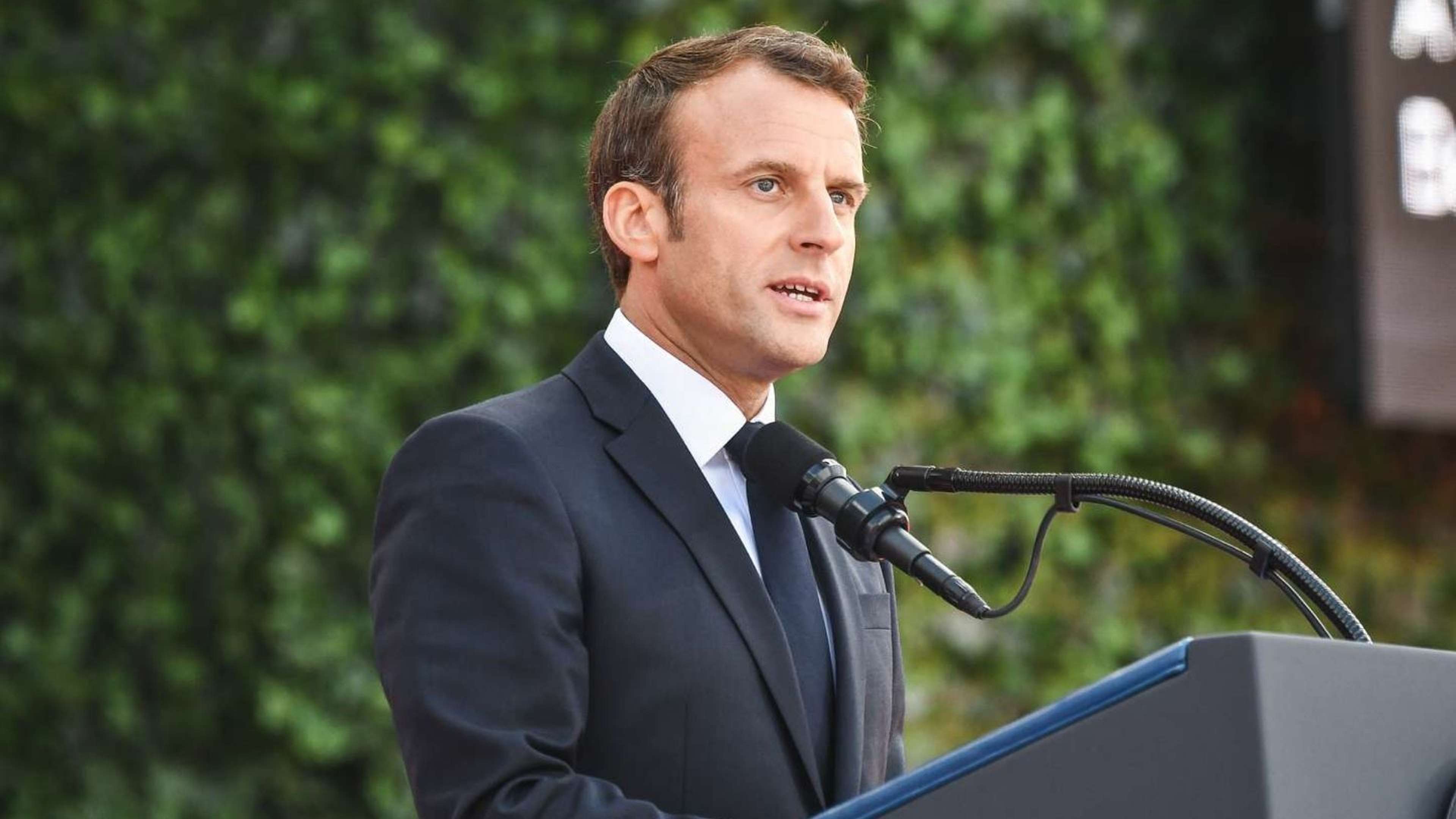 /2022/01/emmanuel-macron-athenes