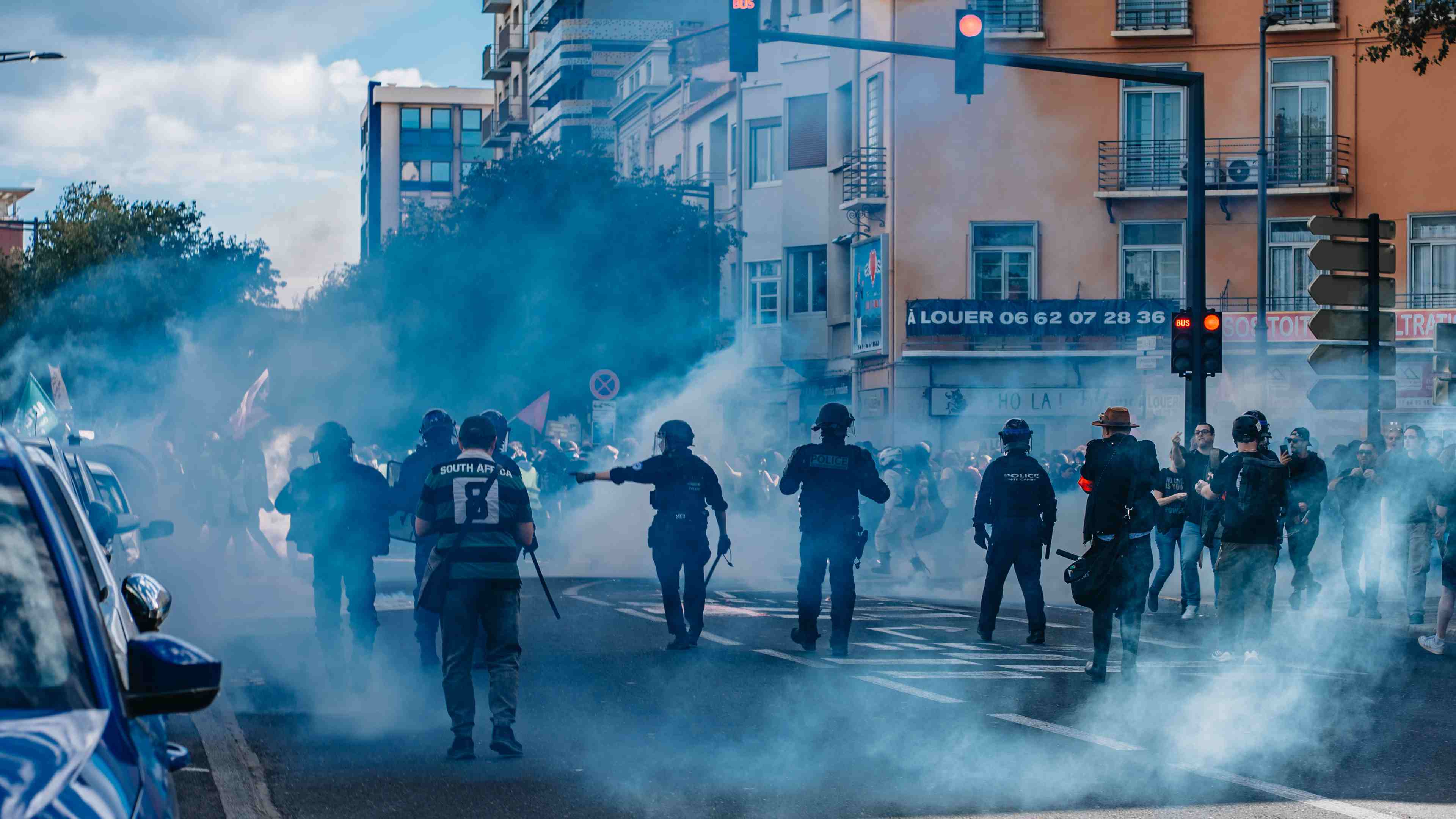 17-octobre-quand-bruxelles-met-son-nez-dans-la-crise-politique-française