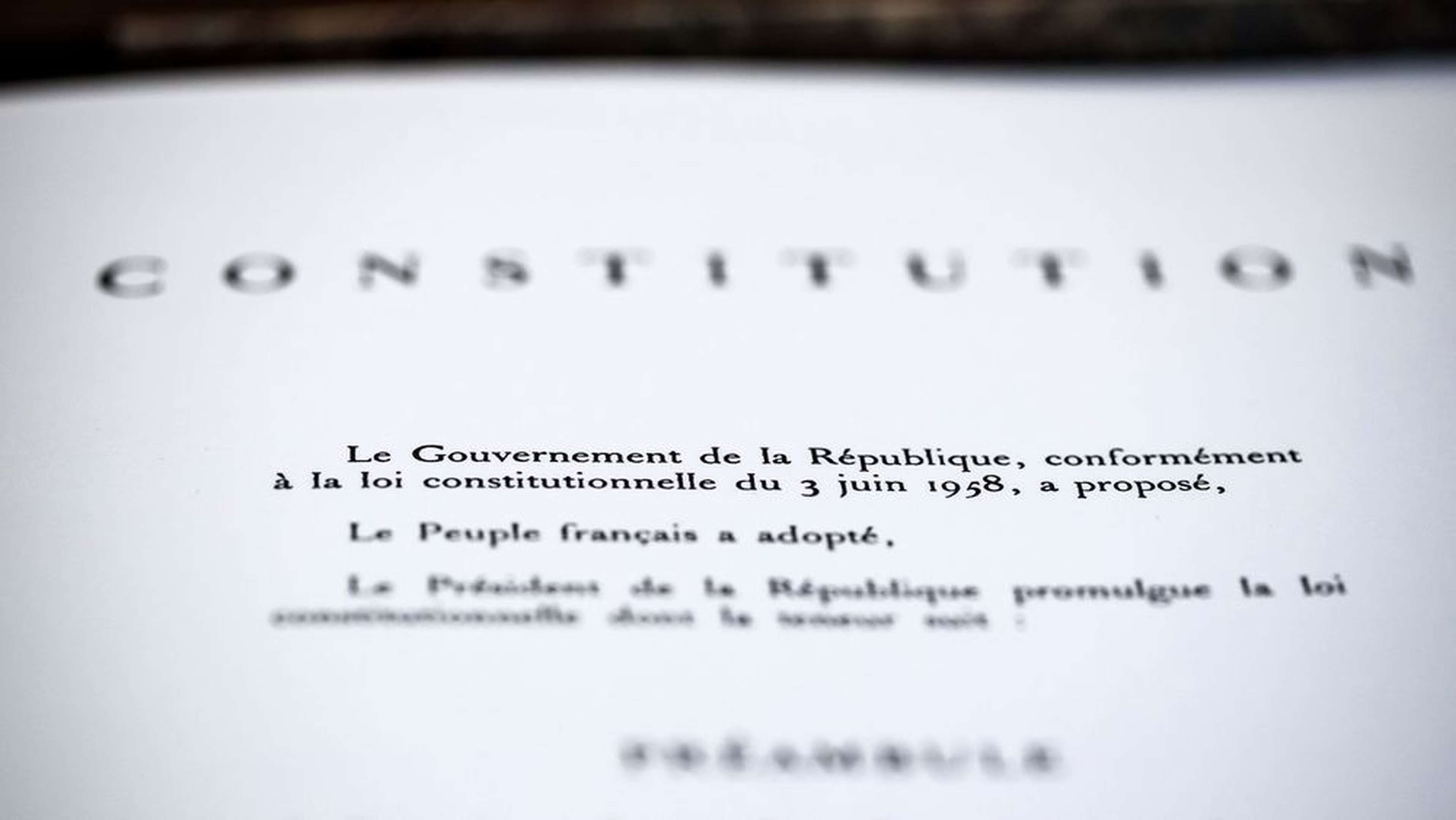 /2021/05/constitution-francaise-referendum-revision-modification-peuple-democratie-republique-Veme_1