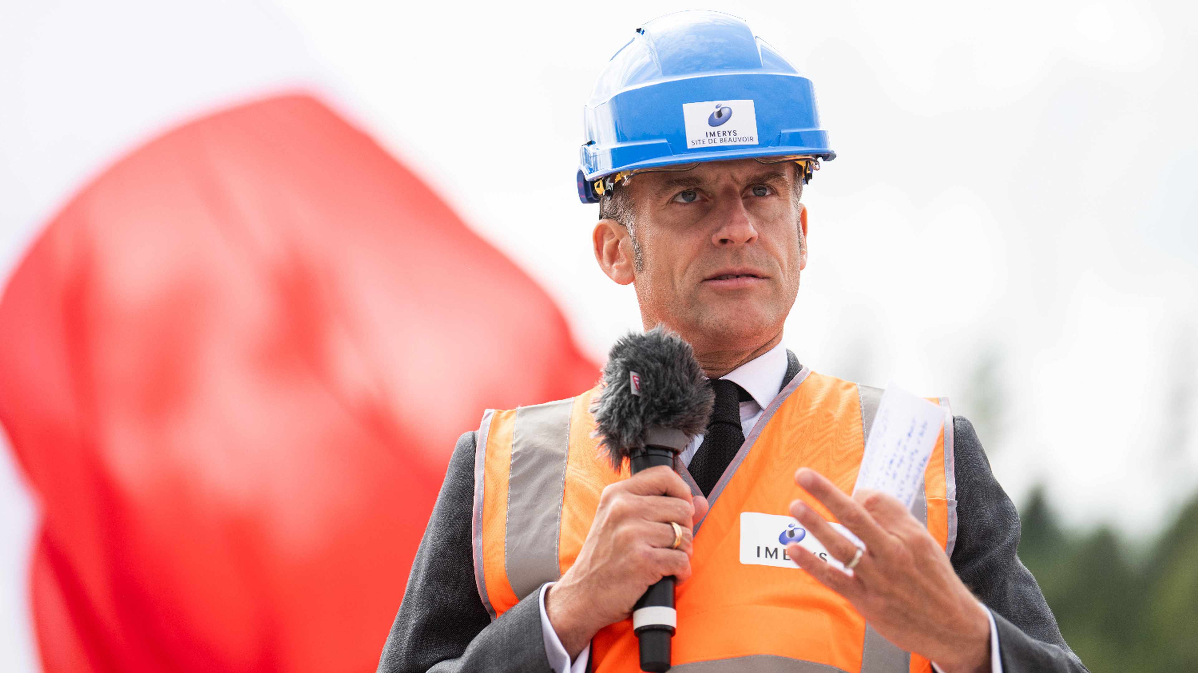 emmanuel-macron-norme-acceleration-industrie-notre-dame