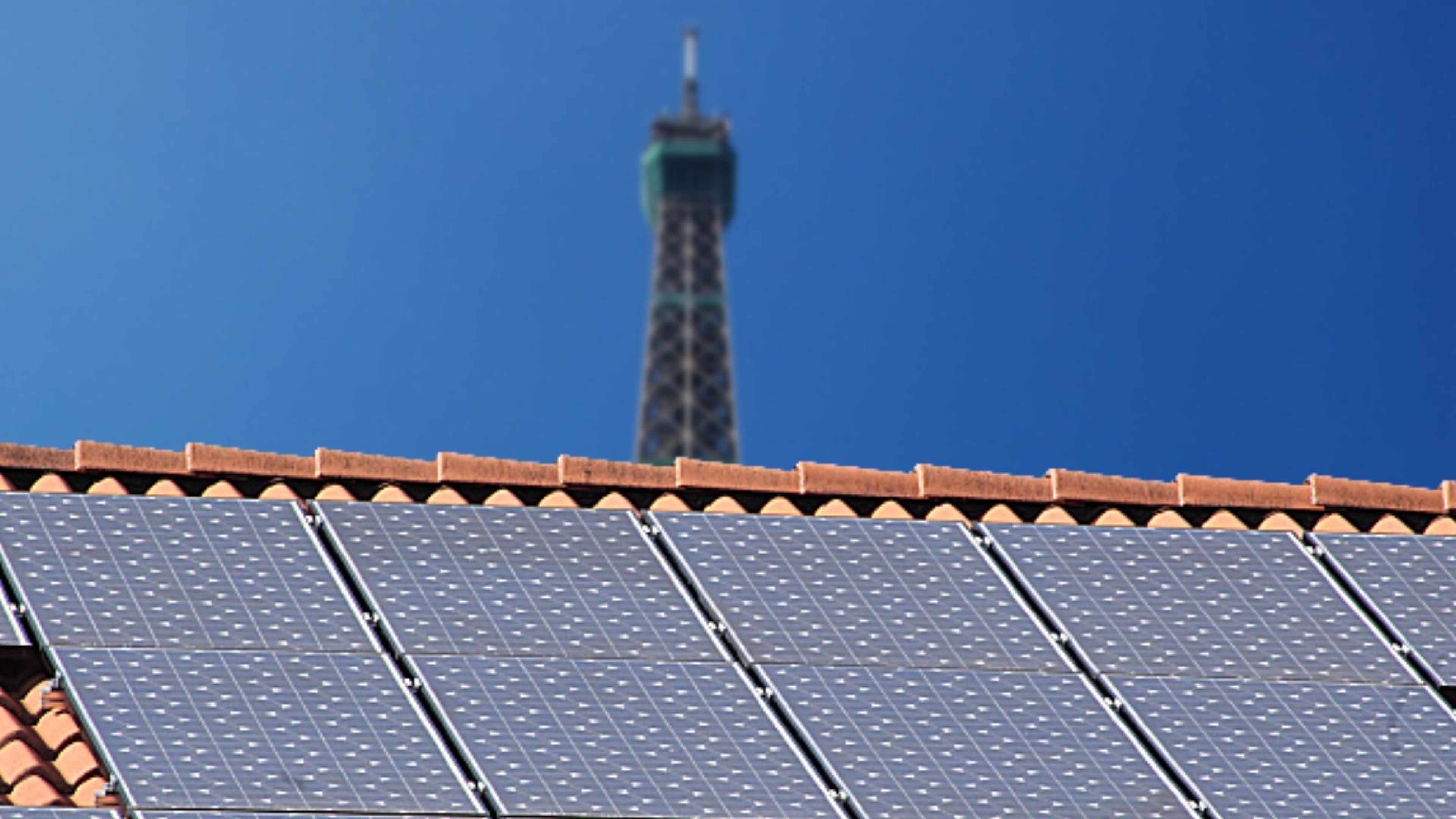 /2022/11/panneau-photovoltaique-monument-patrimoine-senat