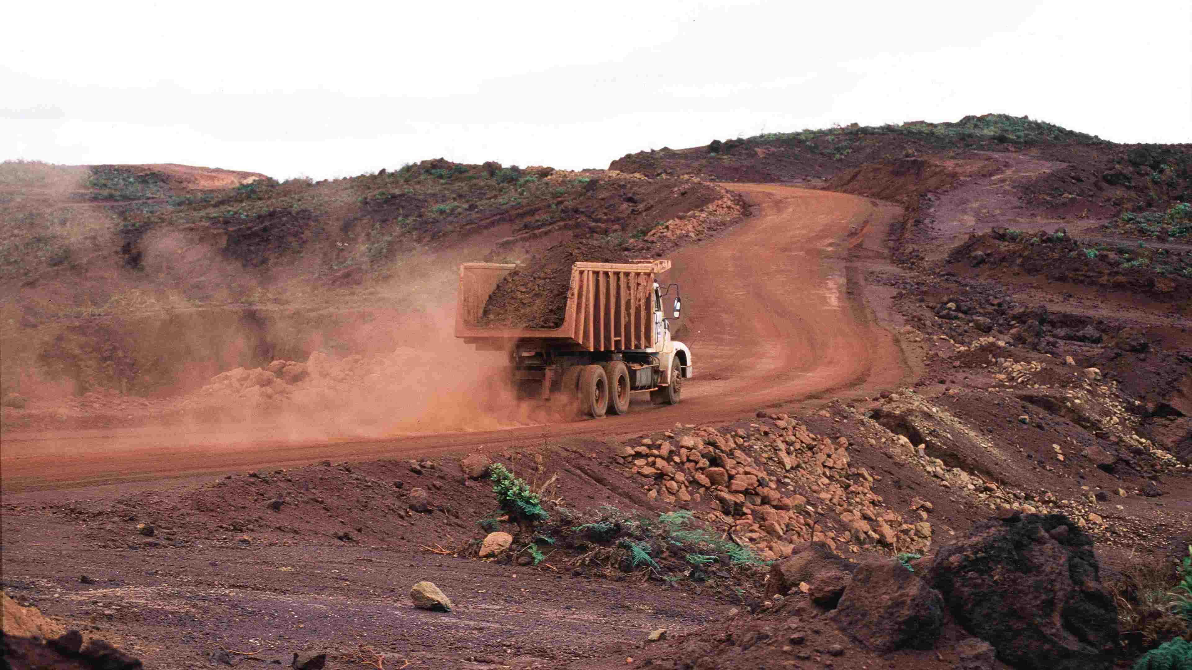 nouvelle-caledonie-mine-arret-koniambo-nickel