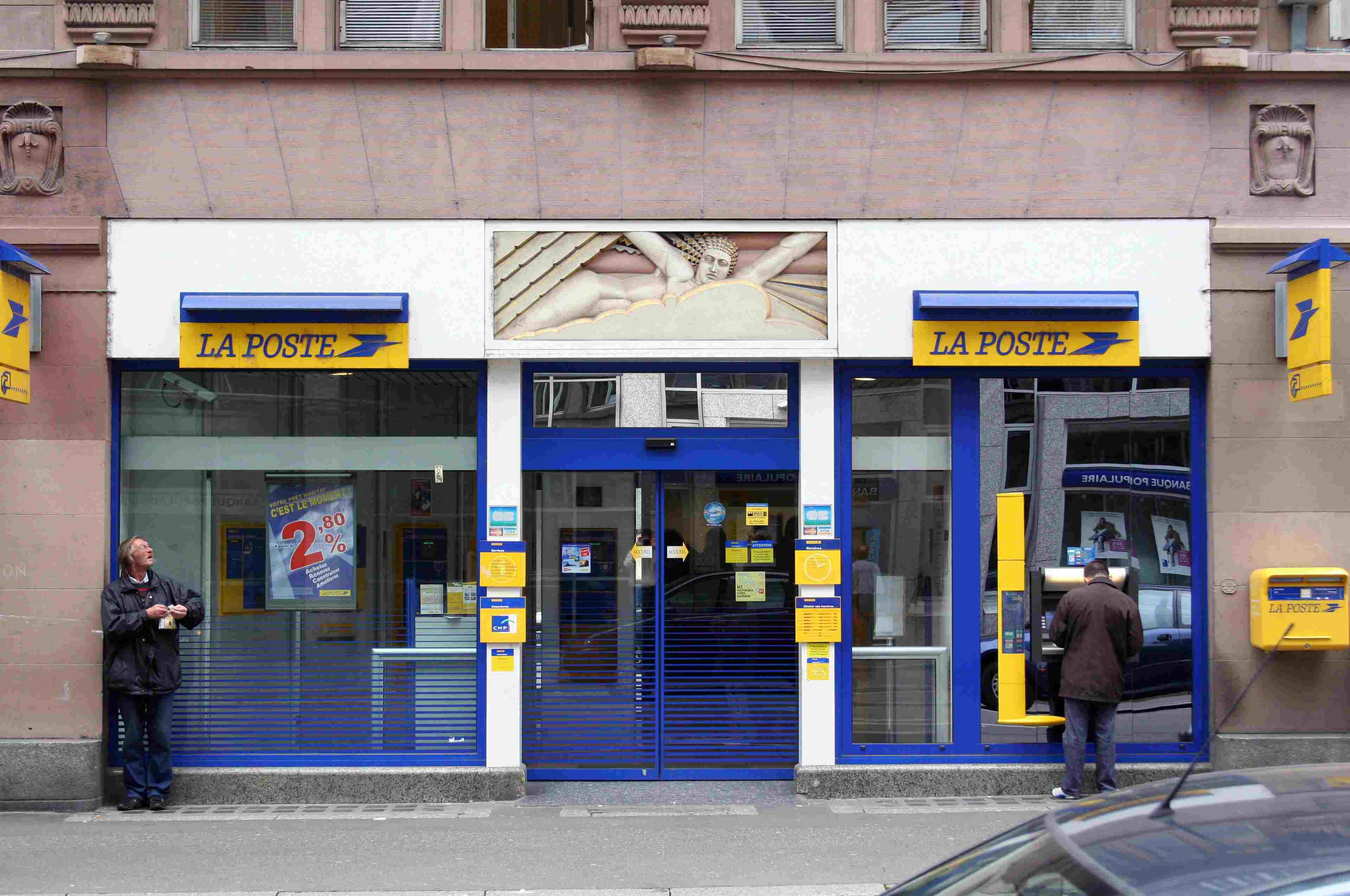 /2021/04/La poste facteur Senat