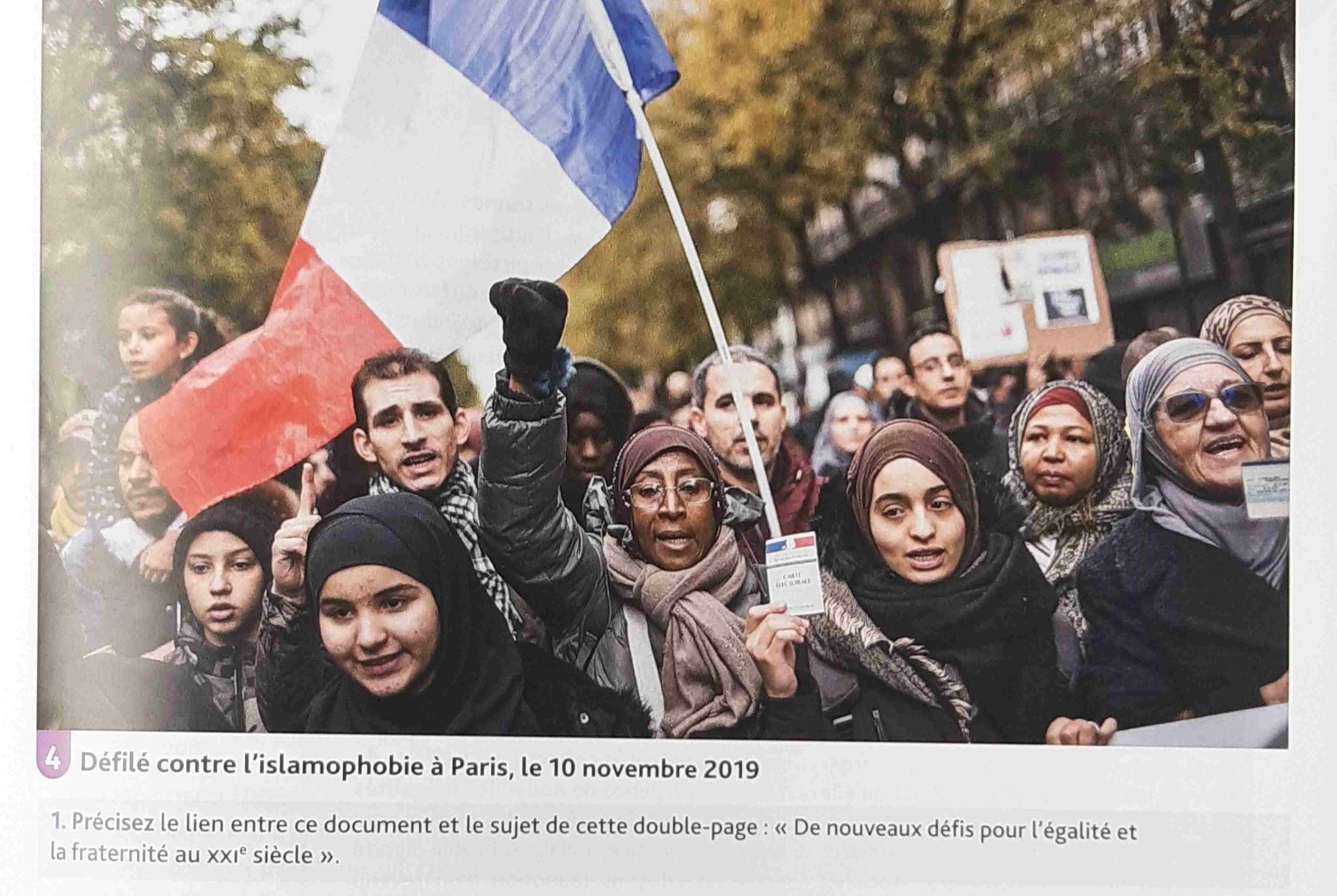 /2021/05/manuel-scolaire-photo-manifestation-contre-l-islamophobie-lycee-bac-pro_2