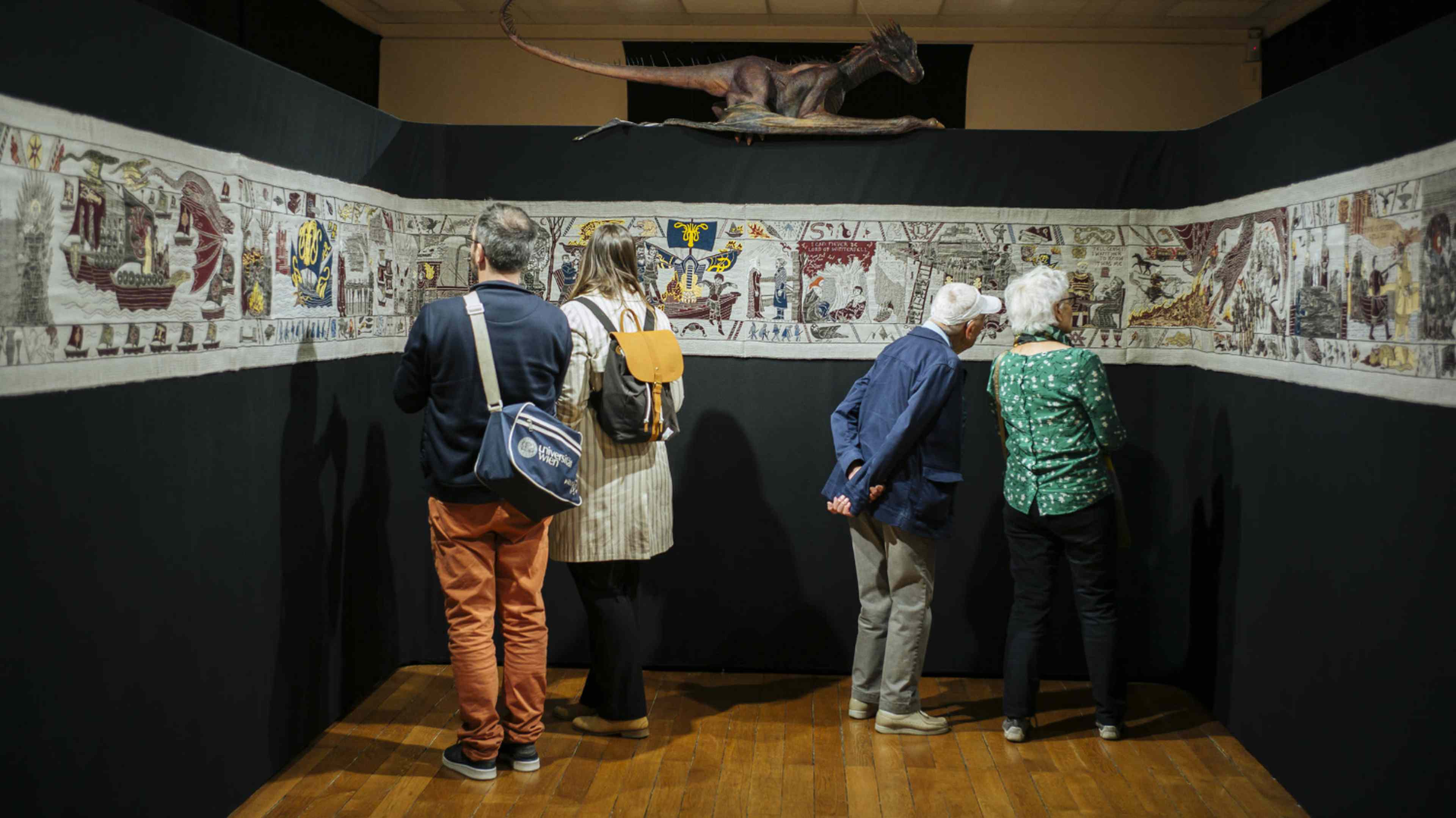 tapisserie-de-bayeux-emmanuel-macron-londres-transport-risques