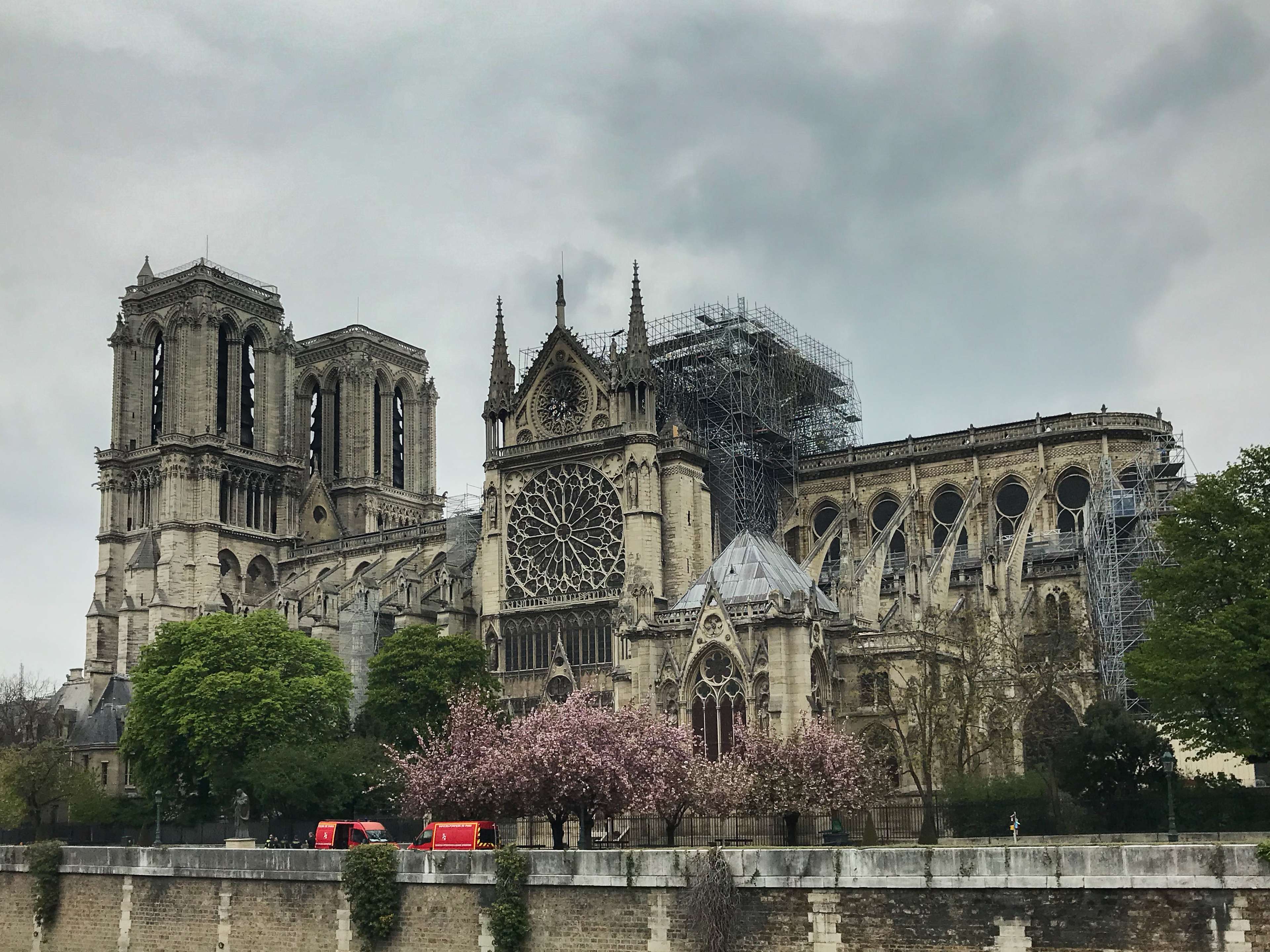 /2020/07/Cathédrale_Notre-Dame_de_Paris_16_avril_2019