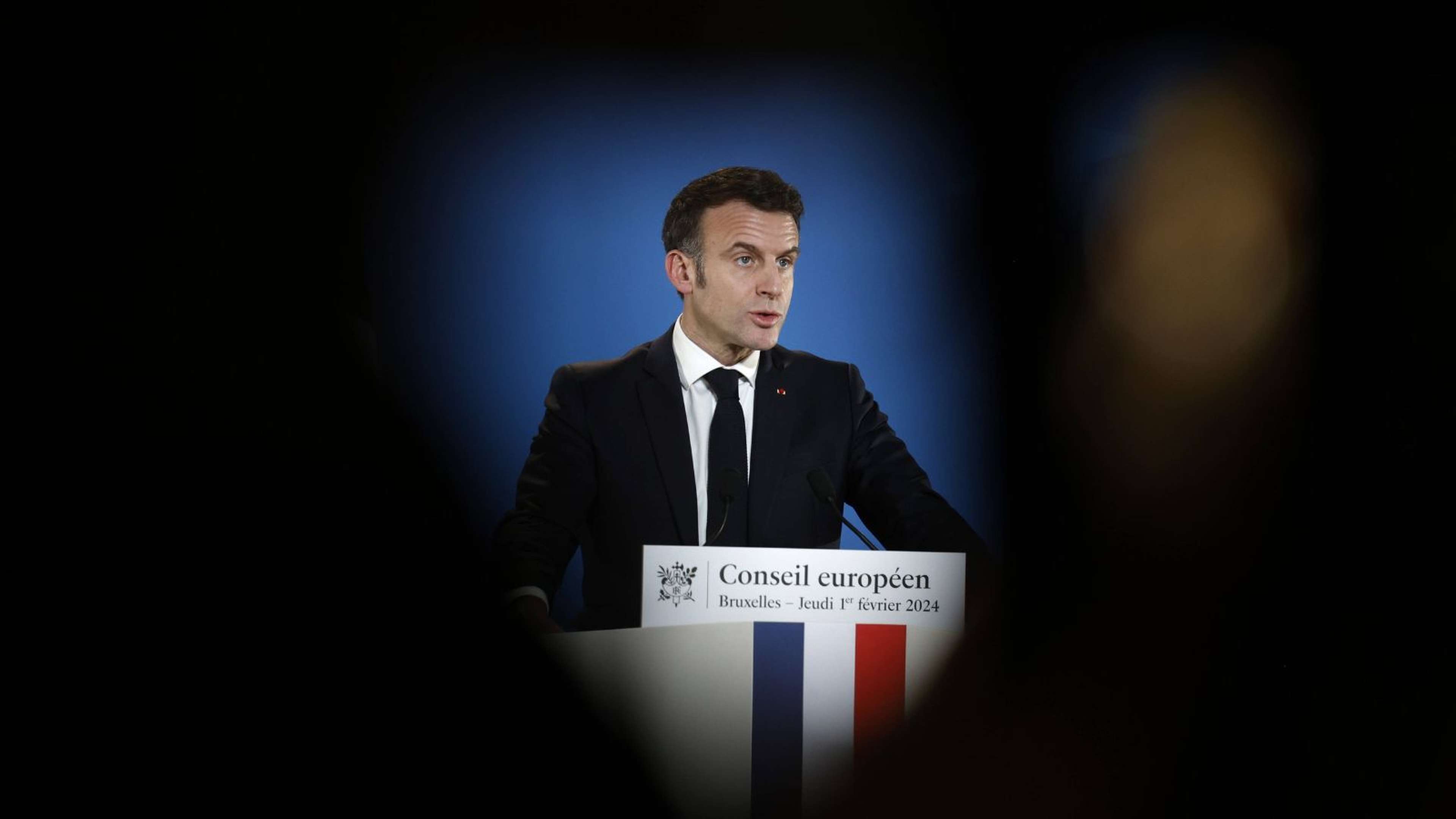Emmanuel-Macron-president-stagiaire