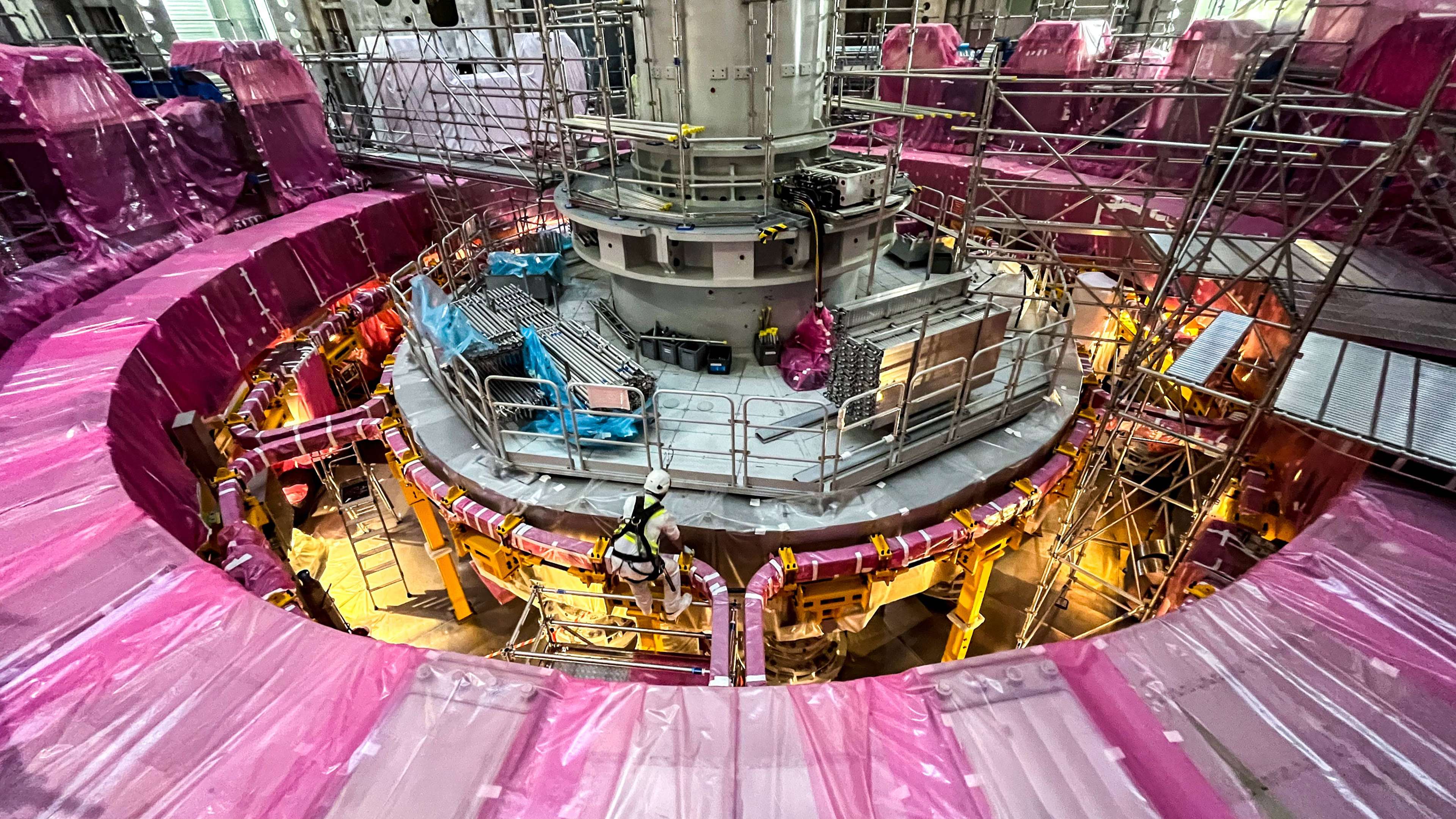 cea-iter-cadarache-plasma-fusion-22-minutes
