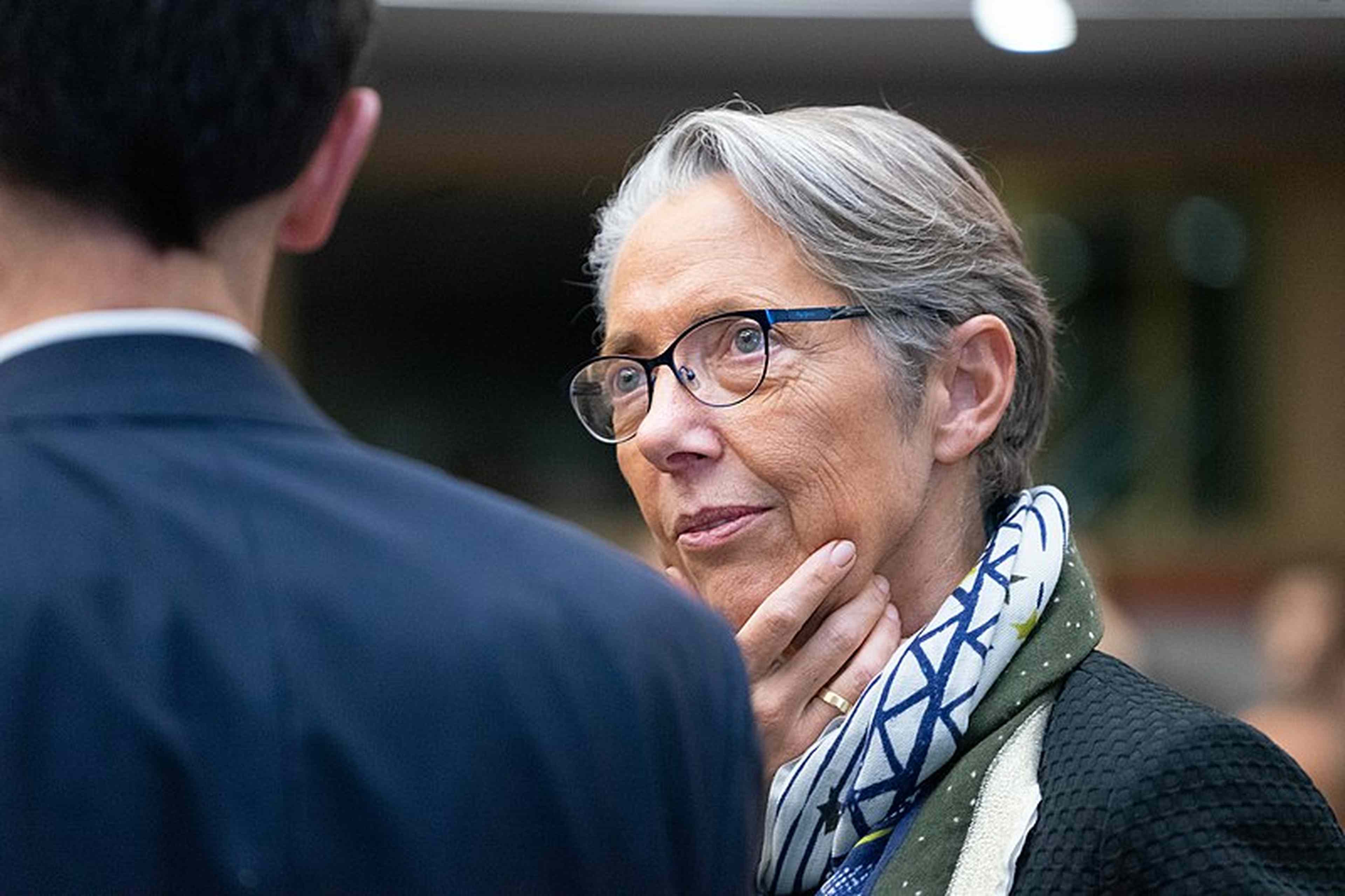 /2020/12/Elisabeth Borne fraude chomage partiel