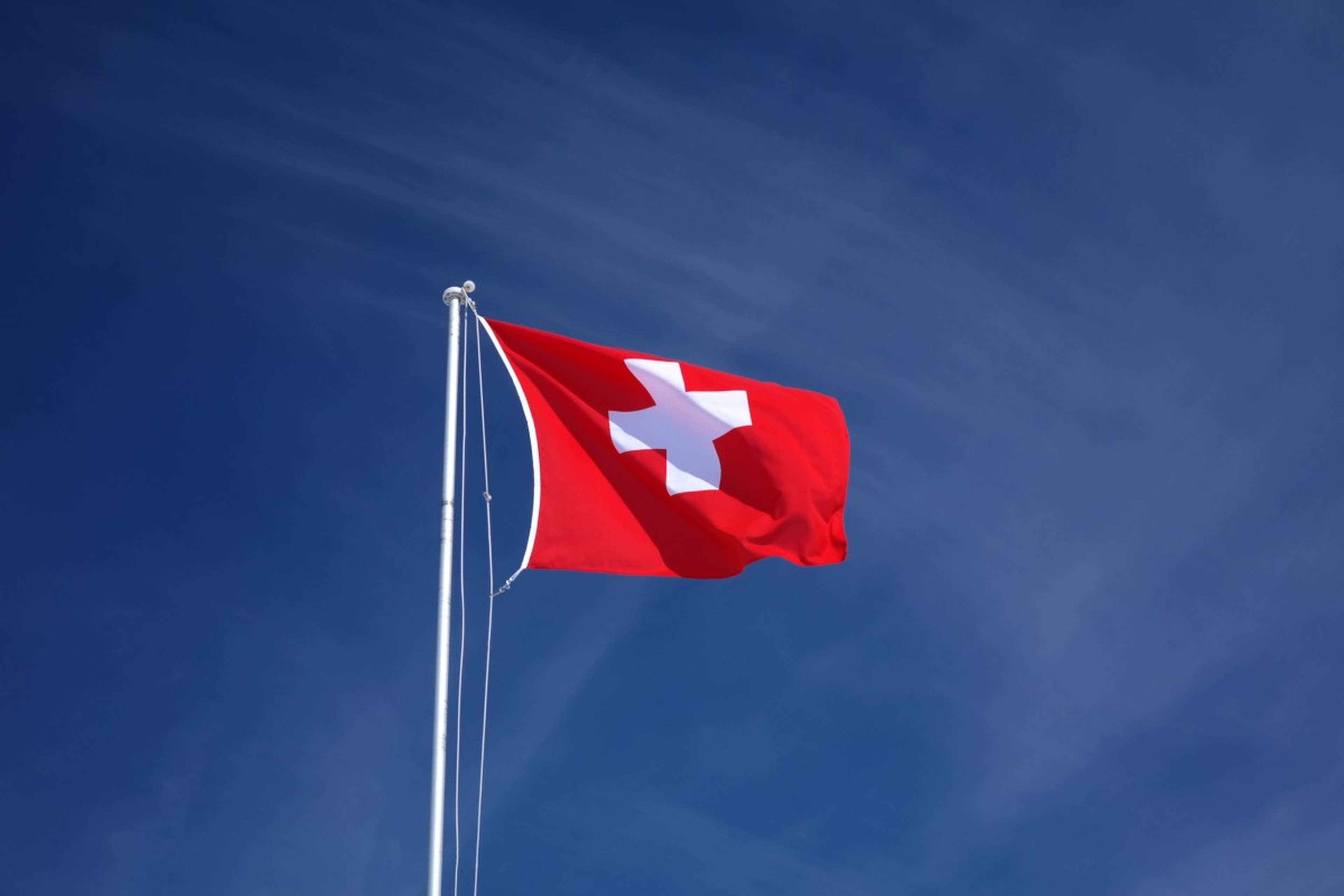 /2020/09/flag_switzerland_red_white_brier-678620.jpg!d