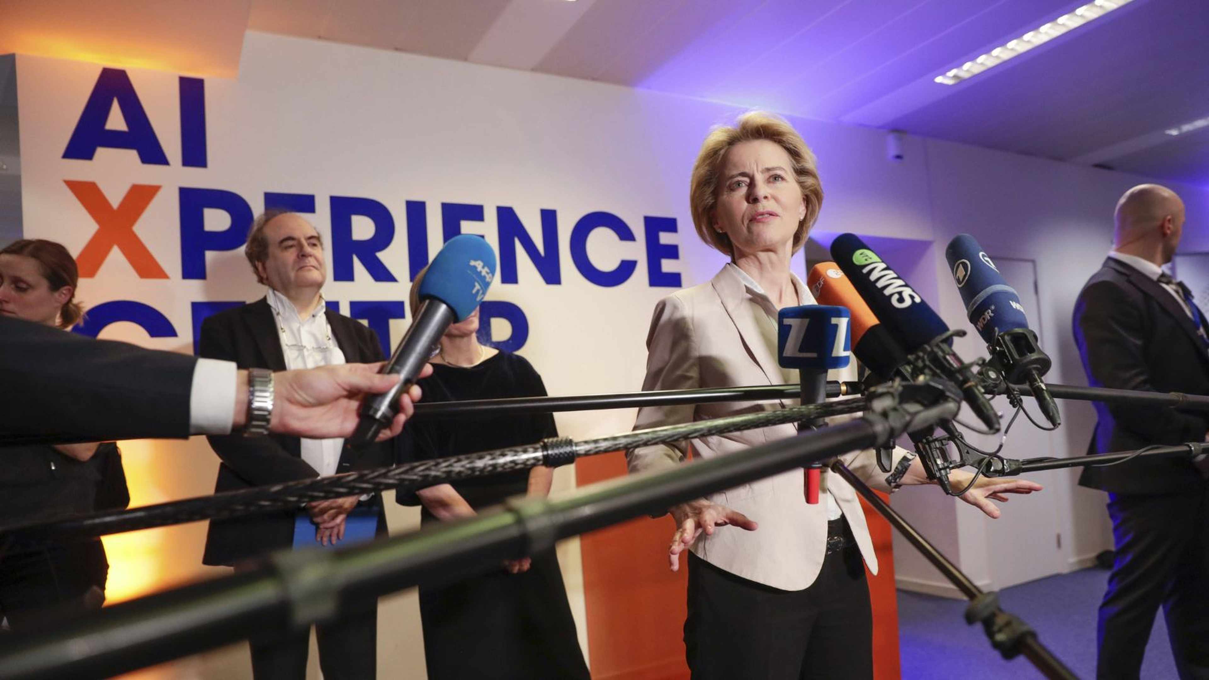usine-ia-union-europeenne-ursula-von-der-leyen-france-intelligence-artificielle-numerique