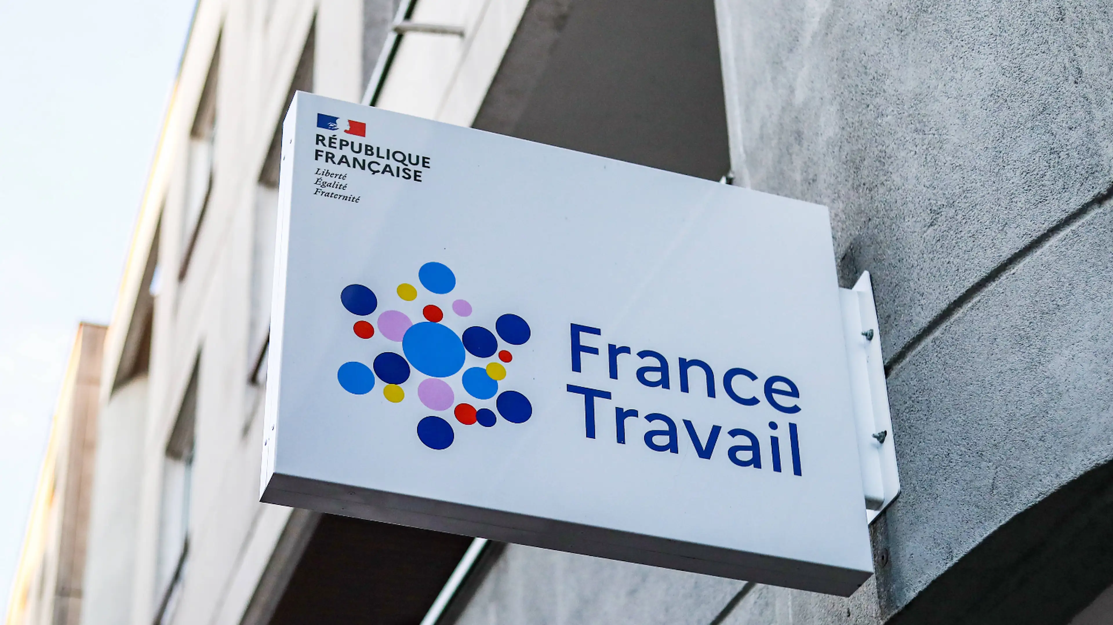 france-travail-chomeur-analyse-donnees-localisation-allocation-senat