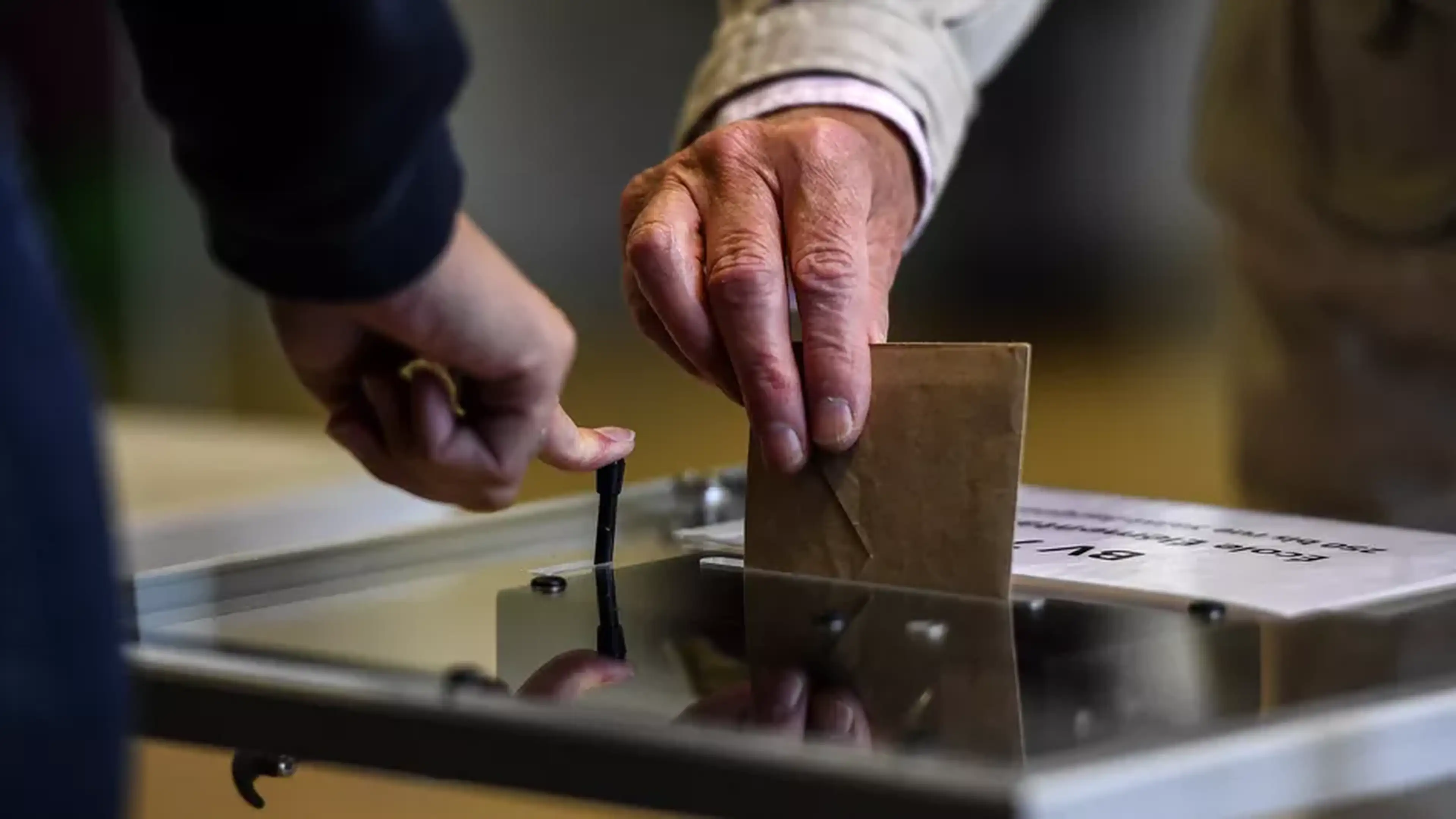 /2021/02/Machine à voter, vote par correspondance, élections 2022, Macronie