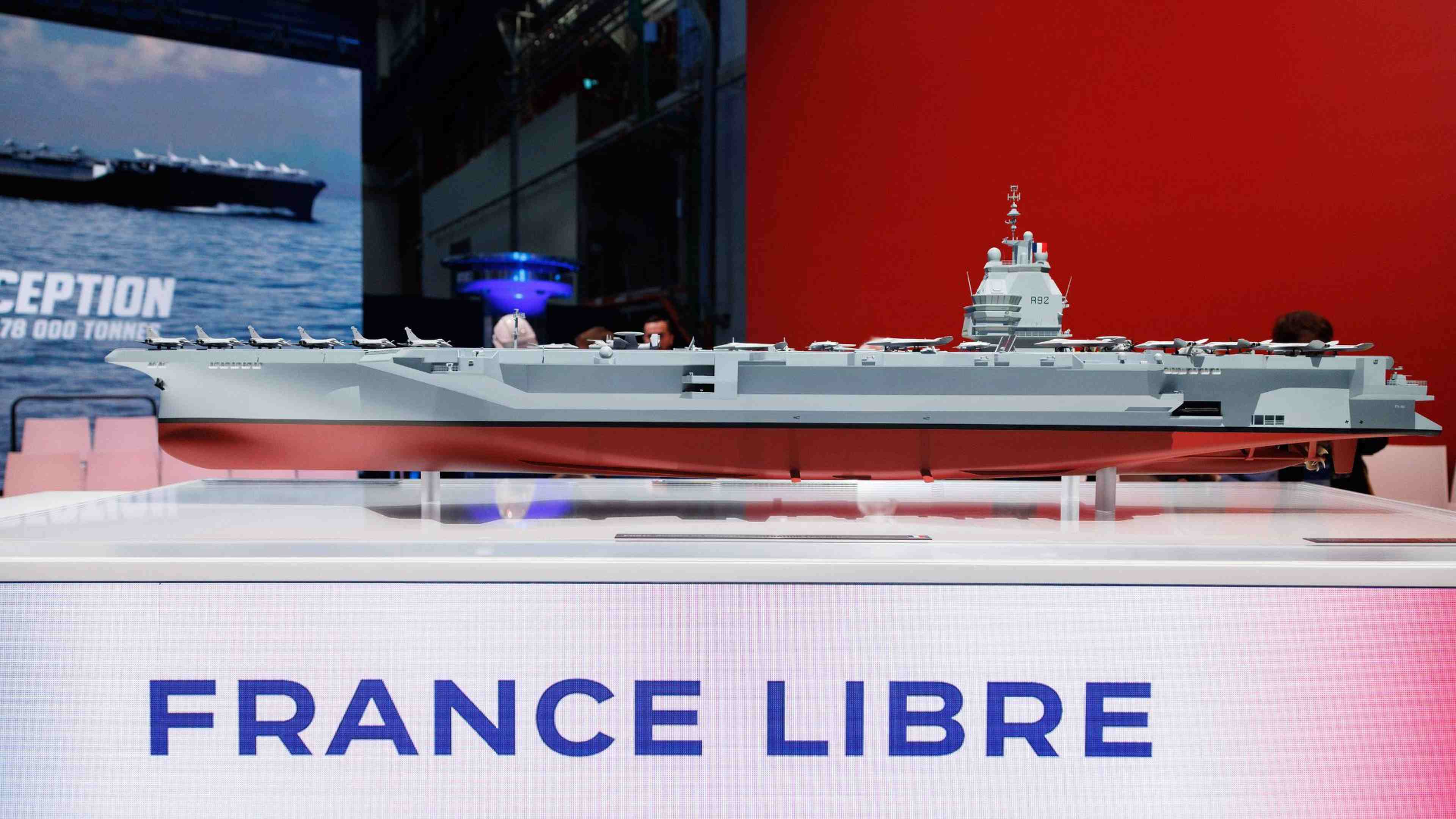 france-libre-porte-avions-macron