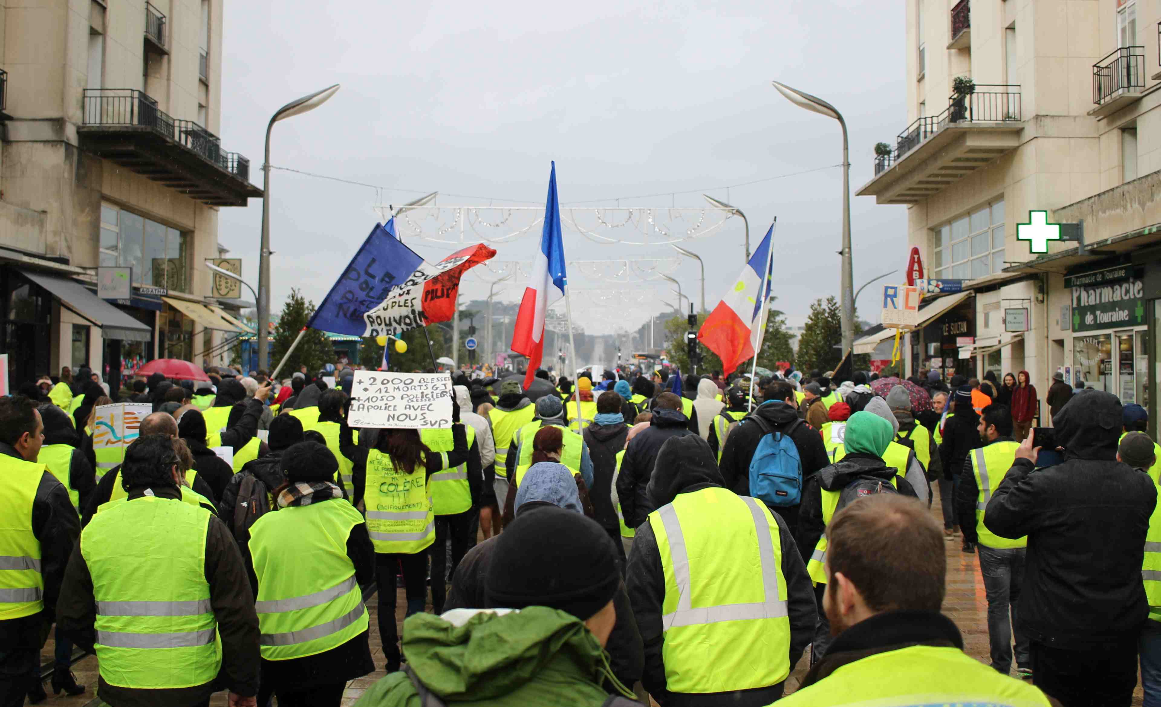 /2020/09/Tours_-_Manifestation_des_Gilets_Jaunes_-_Acte_X_-_19_janvier_2019_04_(cropped)