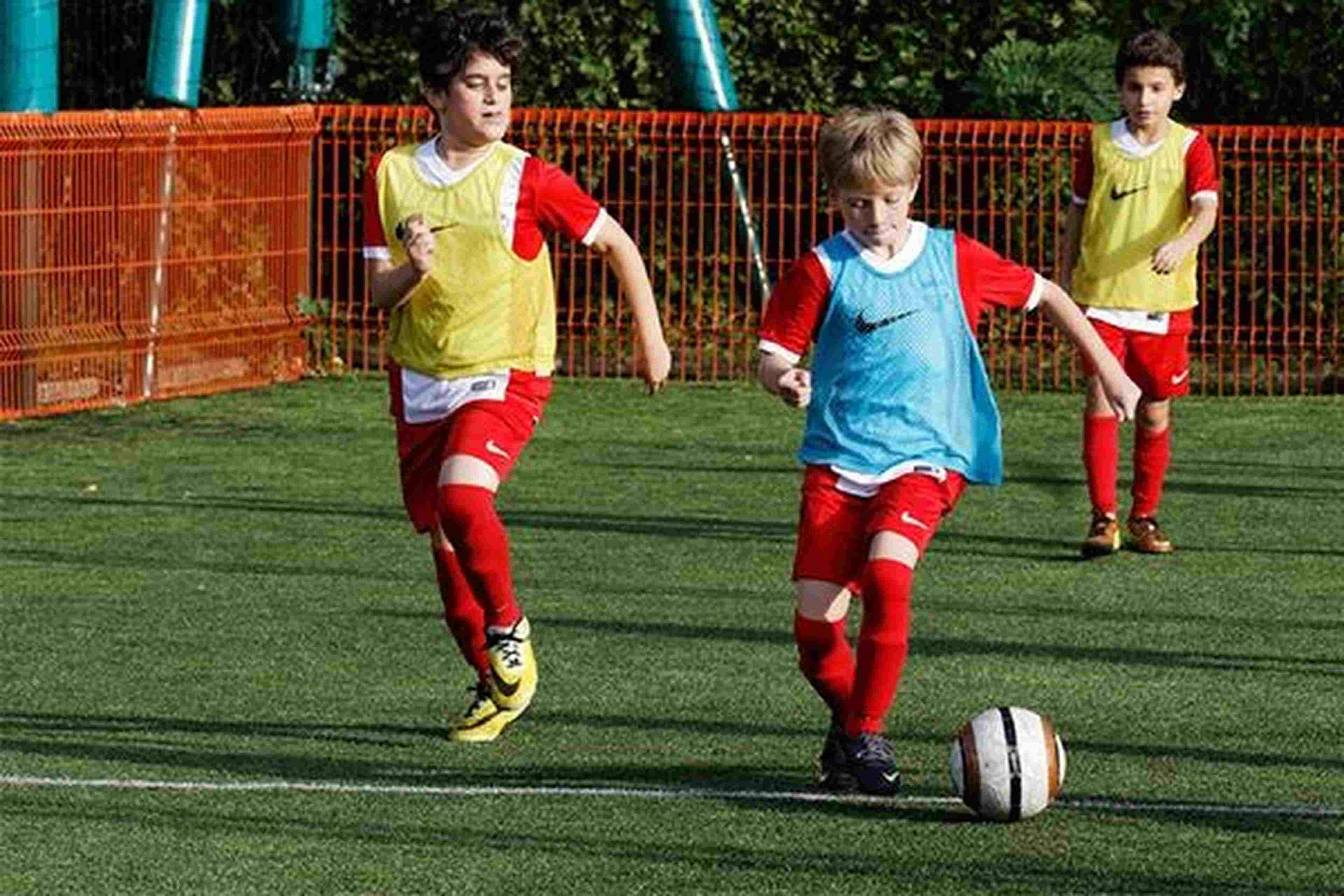 /2021/05/624519-stages-de-foot-pour-les-enfants-avec-urban-soccer-pendant-les-vacances-a-paris-e