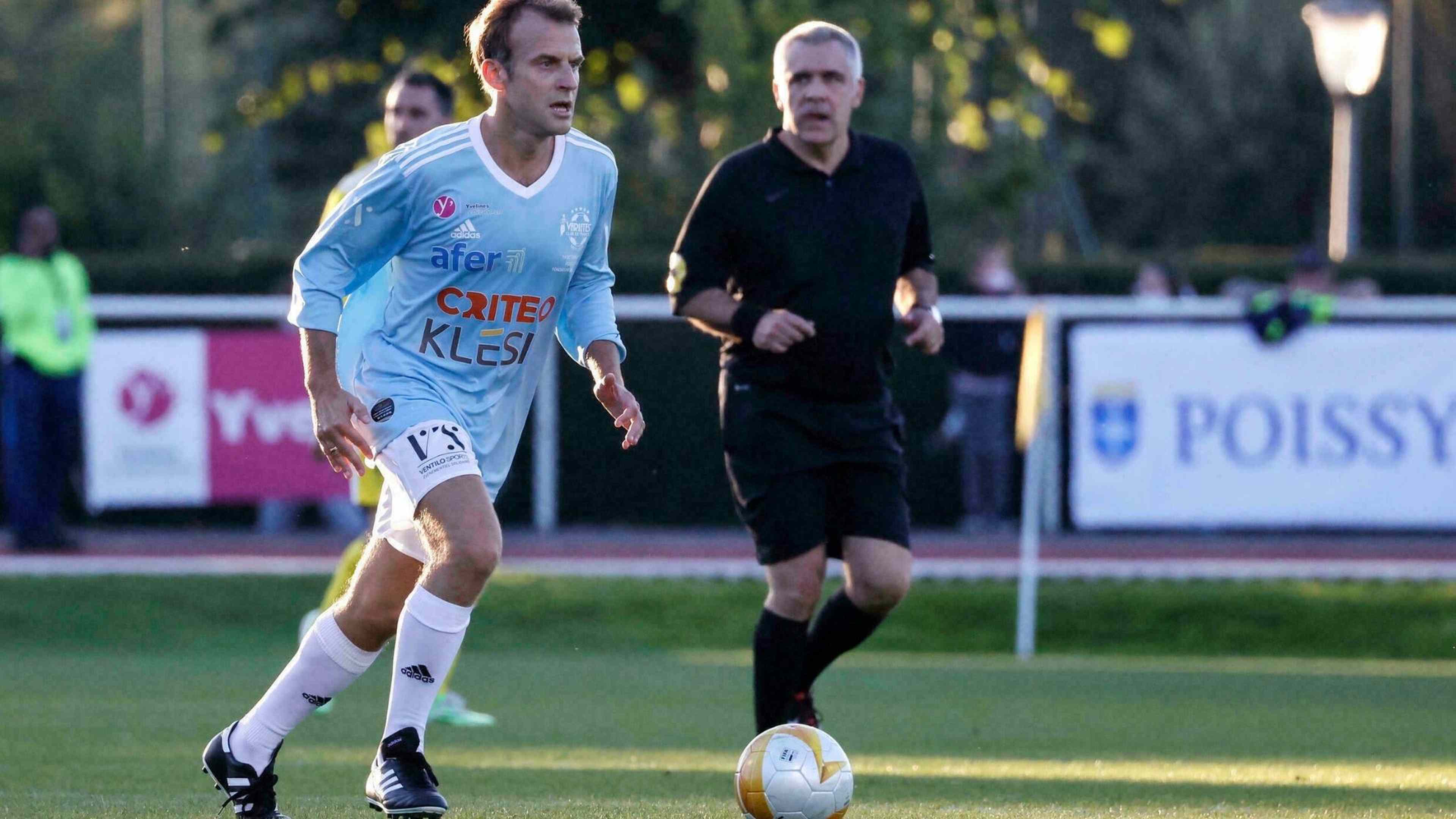 /2021/10/MACRON-CHEF-ETAT-COMEDIE