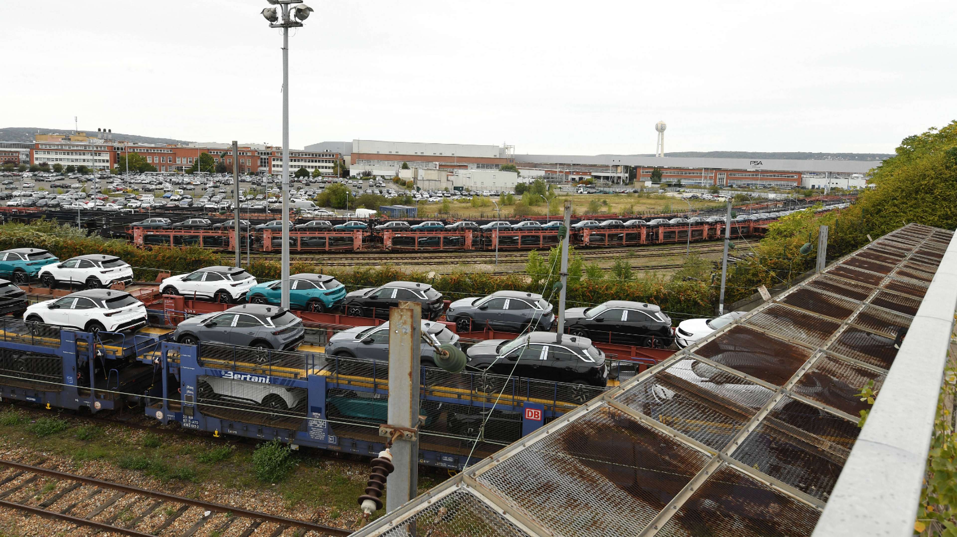 site-industriel-automobile-poissy-stellantis-crise