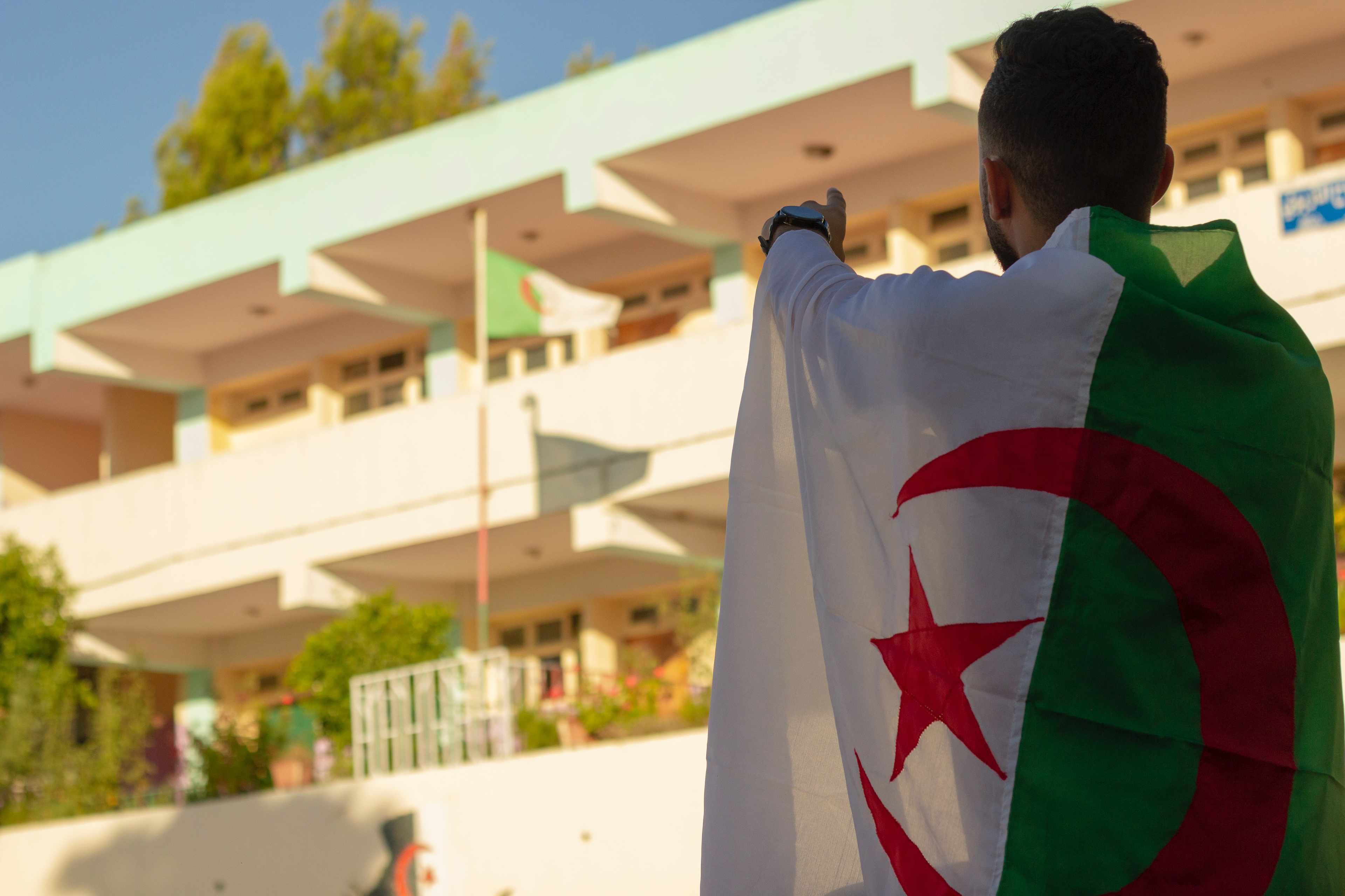 /2021/03/algerie decheance de nationalite binationaux binational diaspora france FLN hirak harak mouvement contestation pouvoir regime