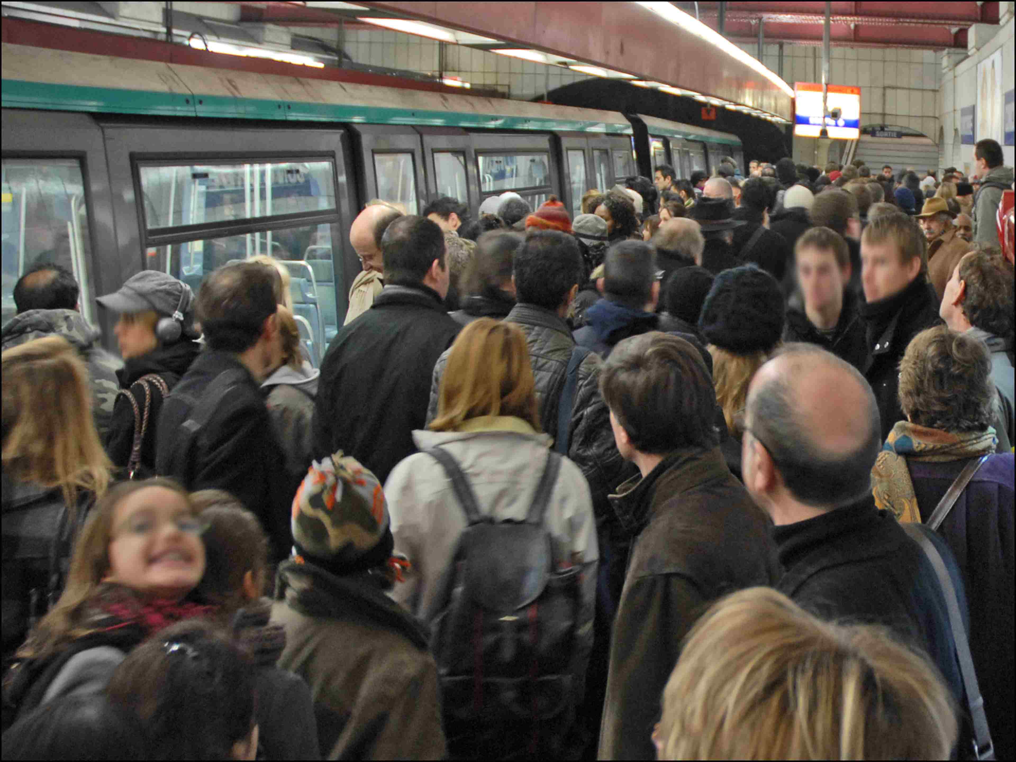 /2021/03/monde metro gare sentiments anti parisiens reconfinement covid coronavirus