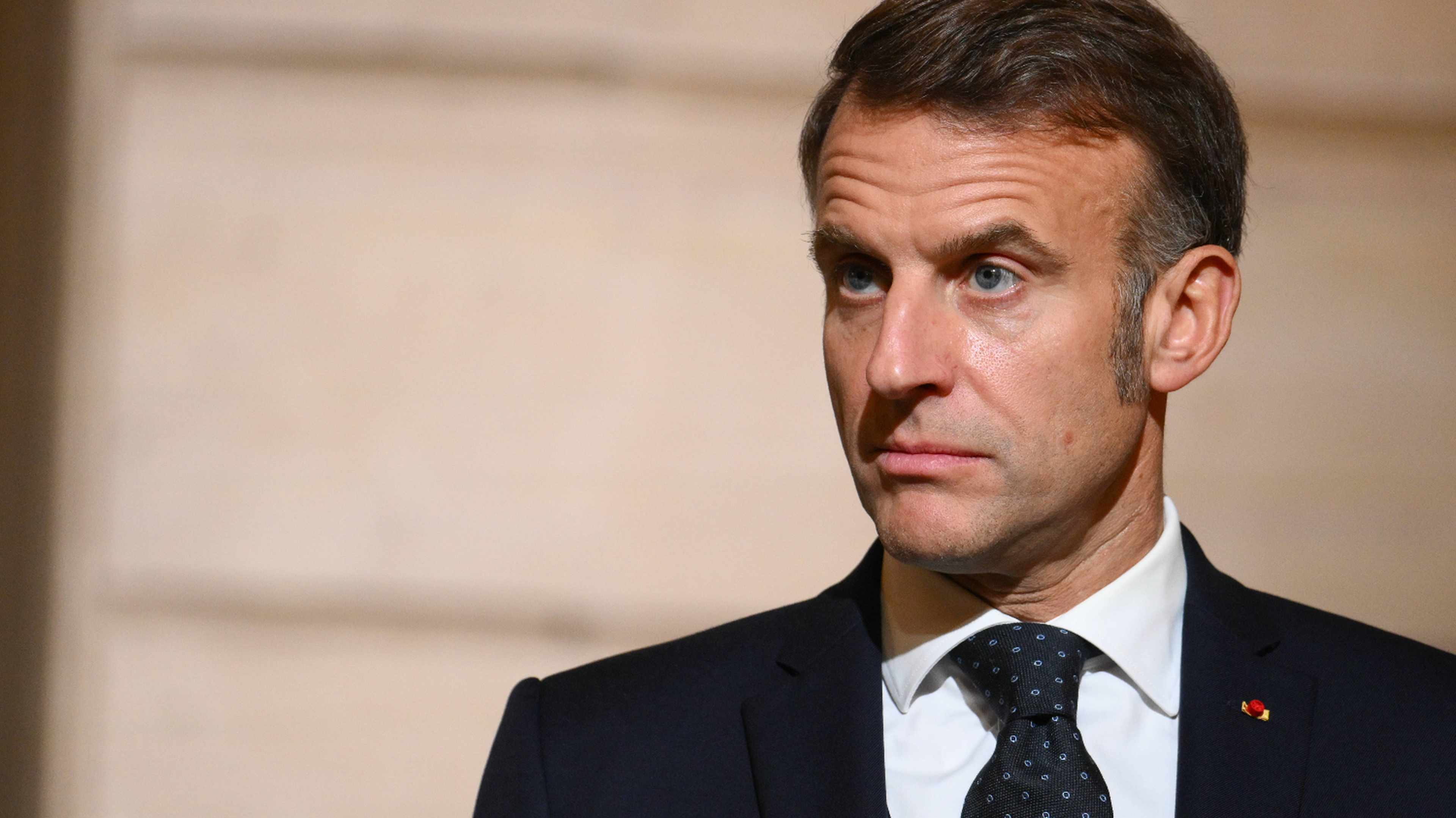 emmanuel-macron-label-media-eysee-conteste