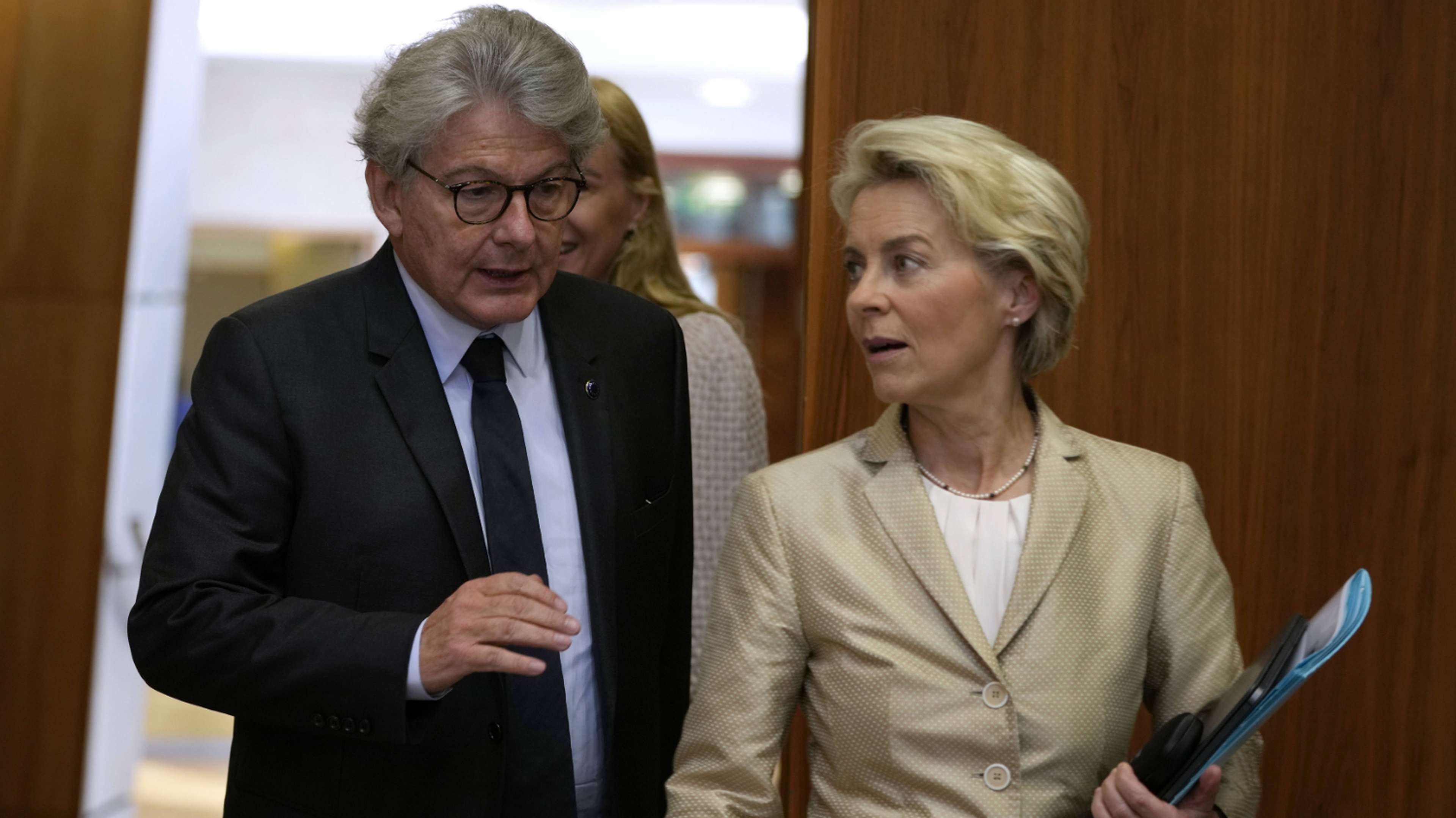 thierry-breton-ursula-von-der-leyen-donald-trump-democratie