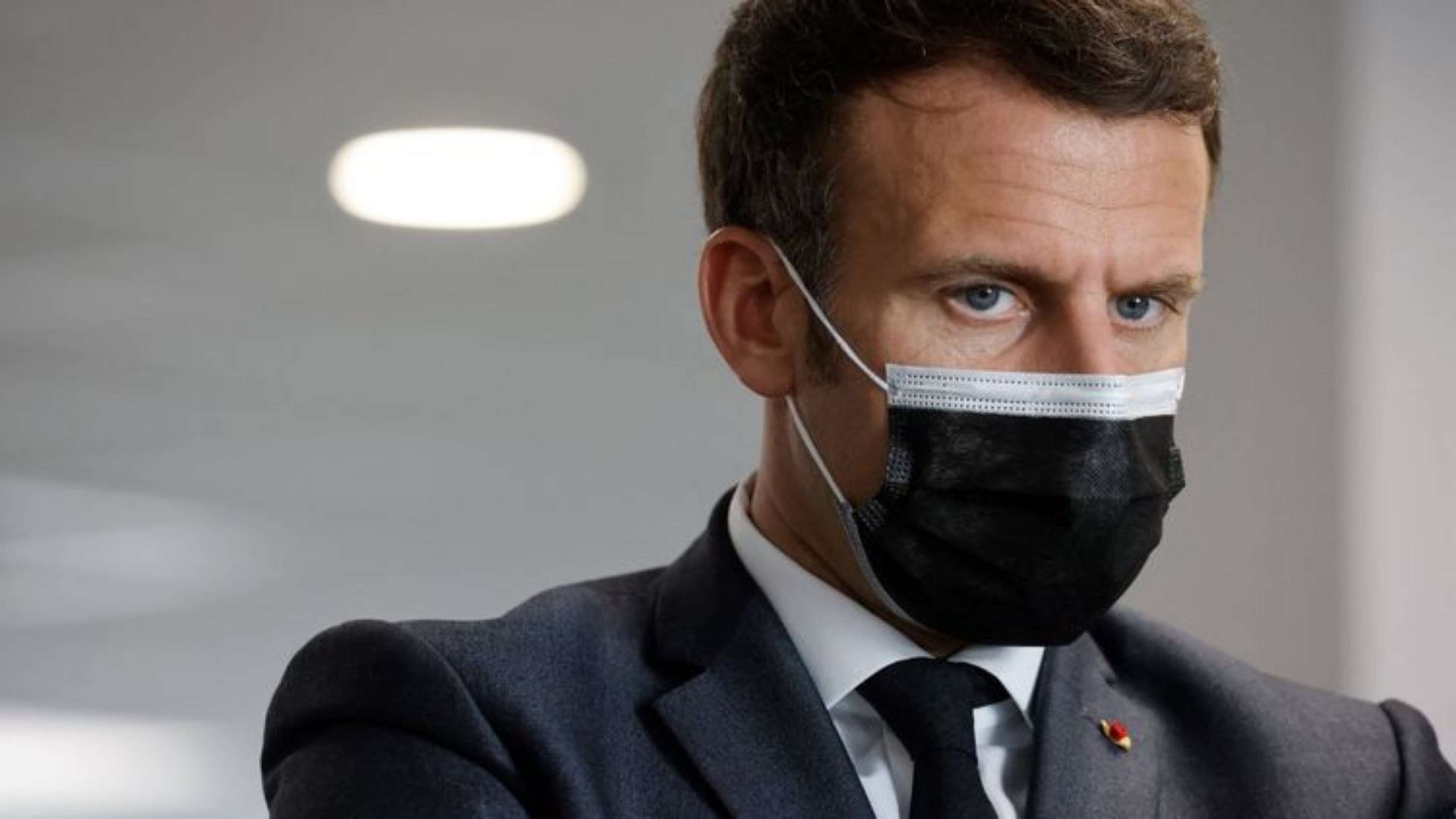 /2021/11/EMMANUEL-MACRON-COVID-19