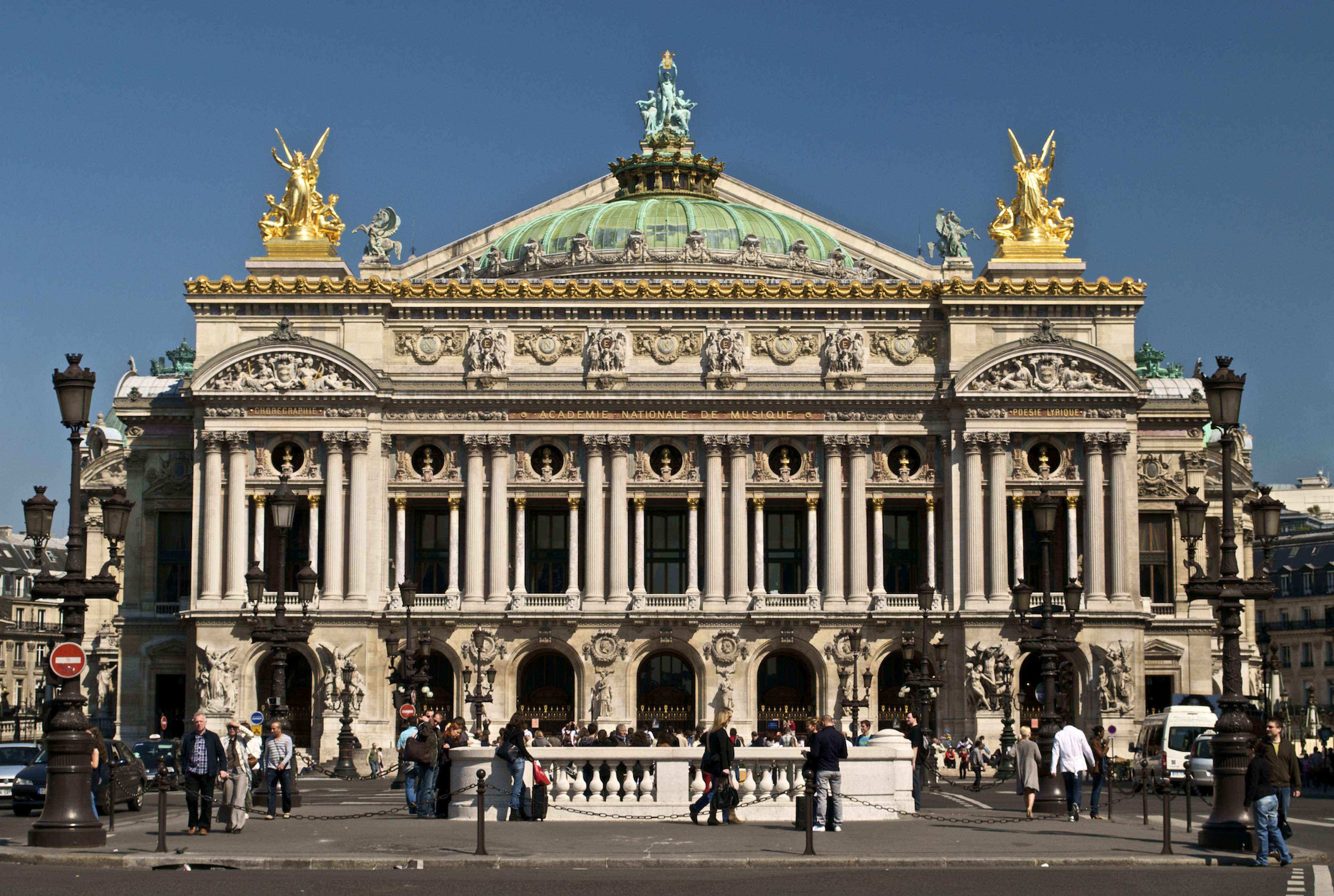 /2020/10/Paris_Opera_full_frontal_architecture,_May_2009