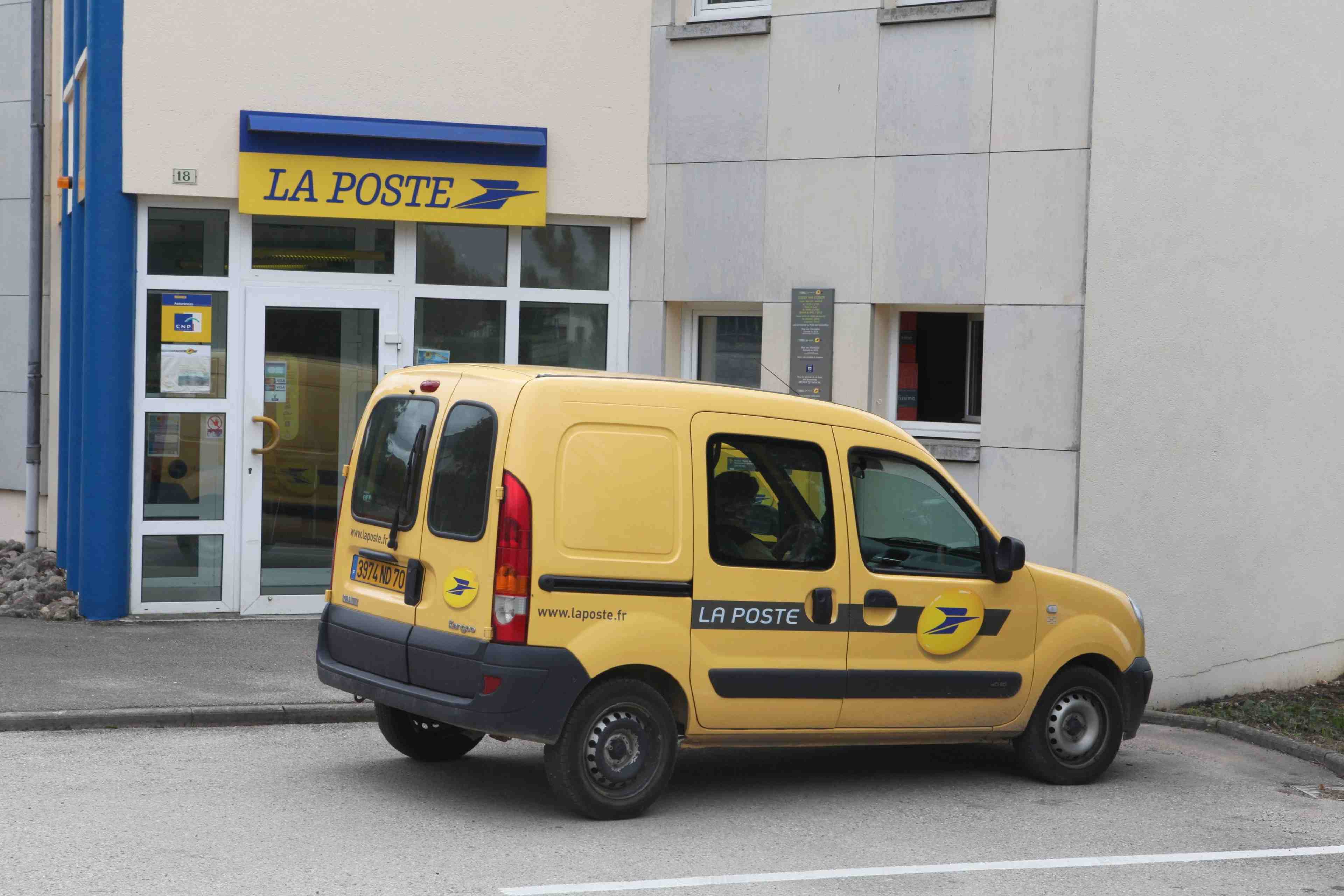 /2021/07/Renault_Kangoo_La_Poste_-_Flickr_-_Joost_J._Bakker_IJmuiden