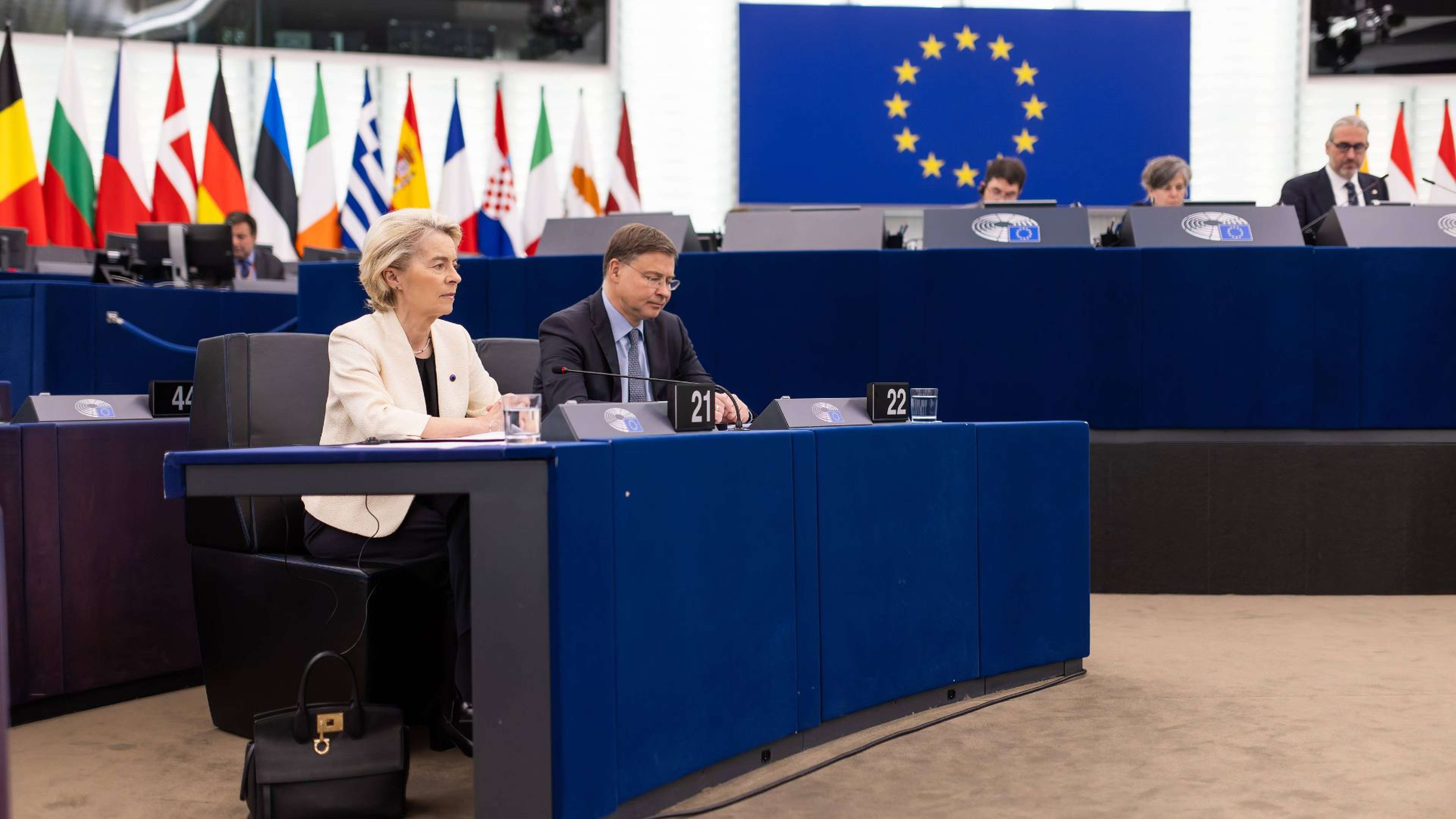 ursula-von-der-leyen-valdis-dombrovskis