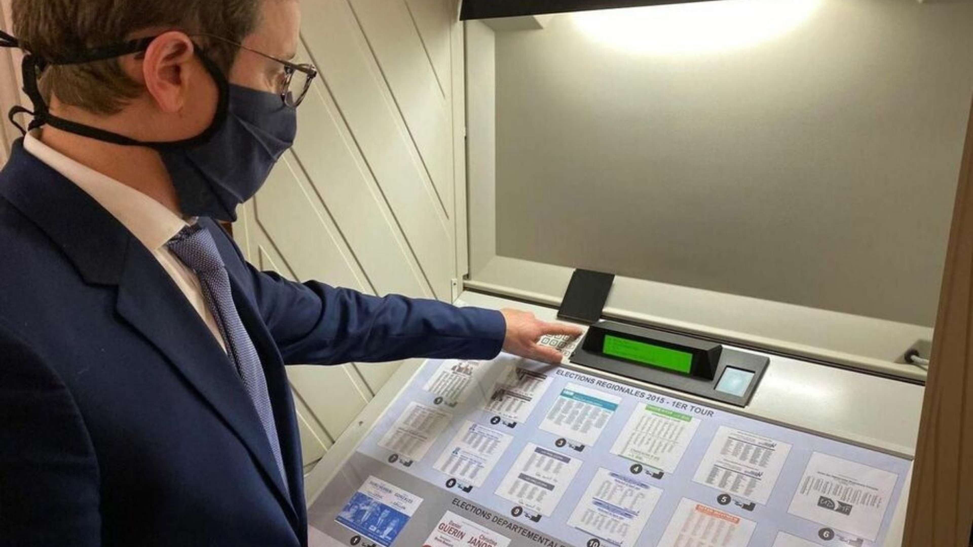 /2021/11/Machine-de-vote-électronique