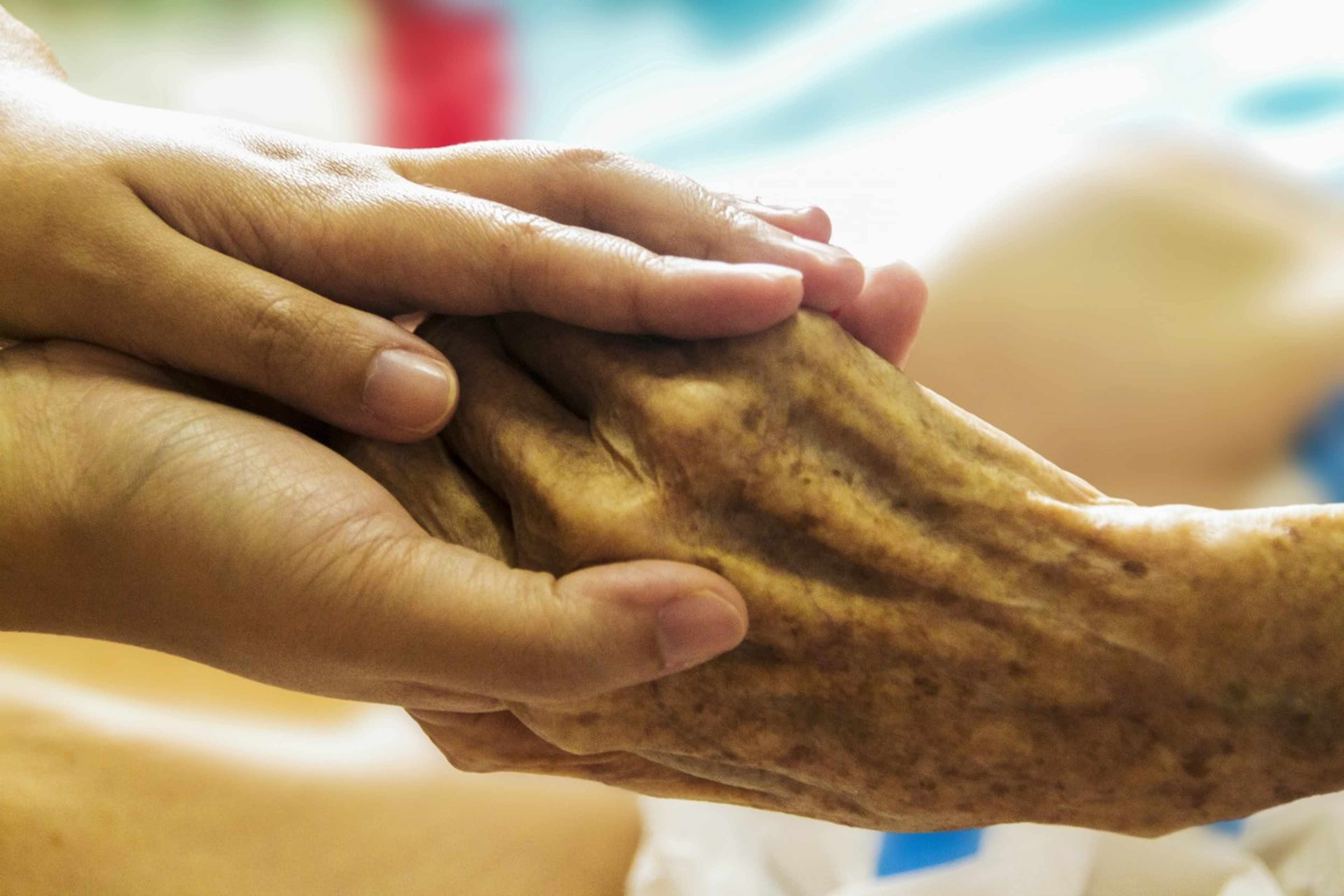 /2020/09/hospice_hand_in_hand_caring_care_support_elderly_help_old_hand-1028578